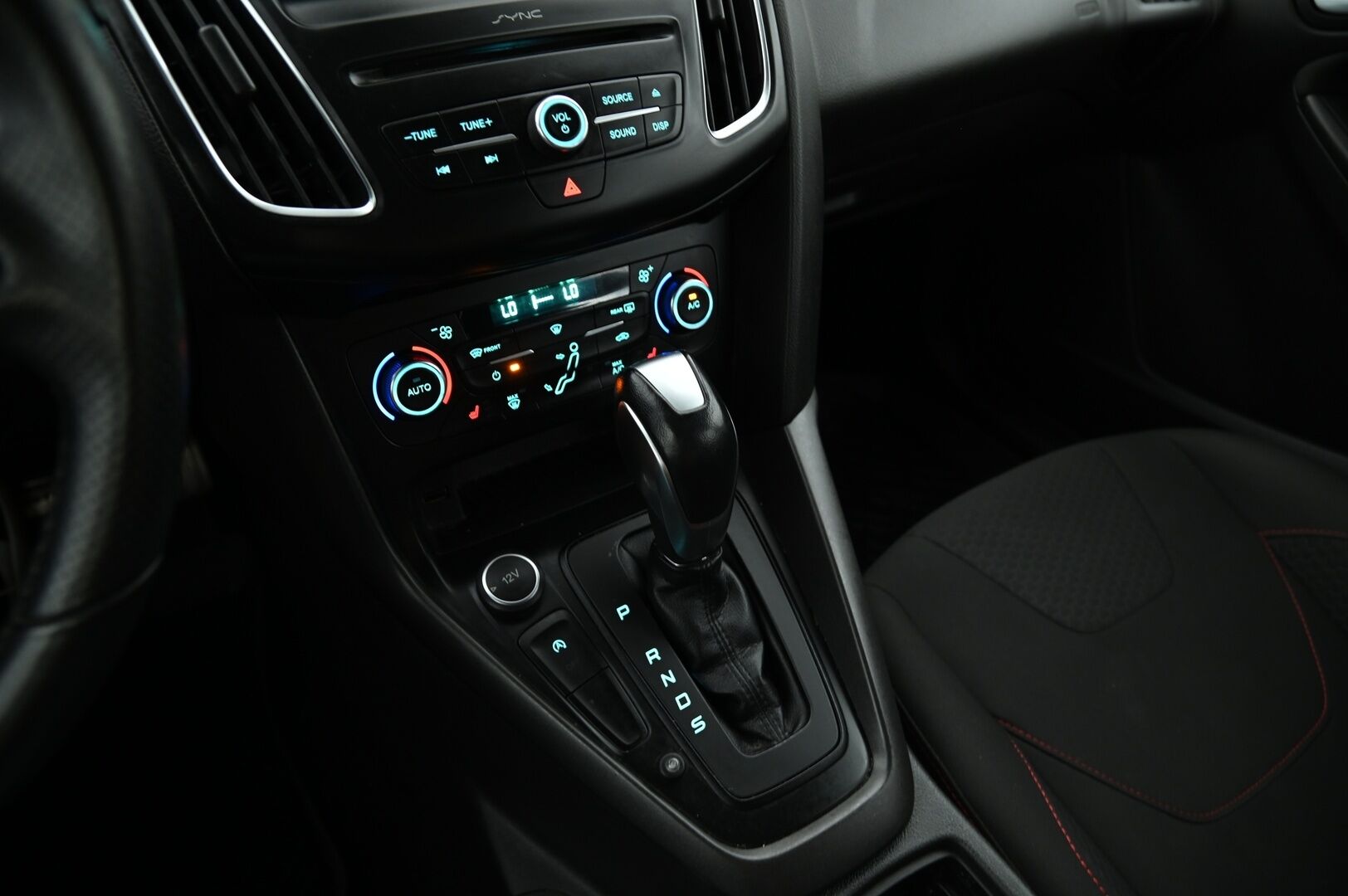 Ford Focus 2017 1,5 TDCi 120 hv Start/stop PowerShift ST-Line 5-ov. *Webasto / Suomi-auto / Tuulilasin lämmitys / Iso näyttö* - Jakohihna juuri vaihdettu / Sporttinen, taloudellinen ja loistava ajaa! / Polttoainekäyttöisellä lisälämmittimellä!