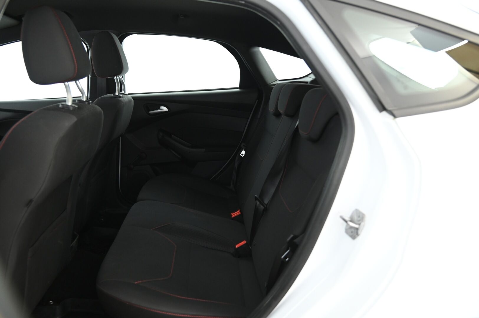 Ford Focus 2017 1,5 TDCi 120 hv Start/stop PowerShift ST-Line 5-ov. *Webasto / Suomi-auto / Tuulilasin lämmitys / Iso näyttö* - Jakohihna juuri vaihdettu / Sporttinen, taloudellinen ja loistava ajaa! / Polttoainekäyttöisellä lisälämmittimellä!