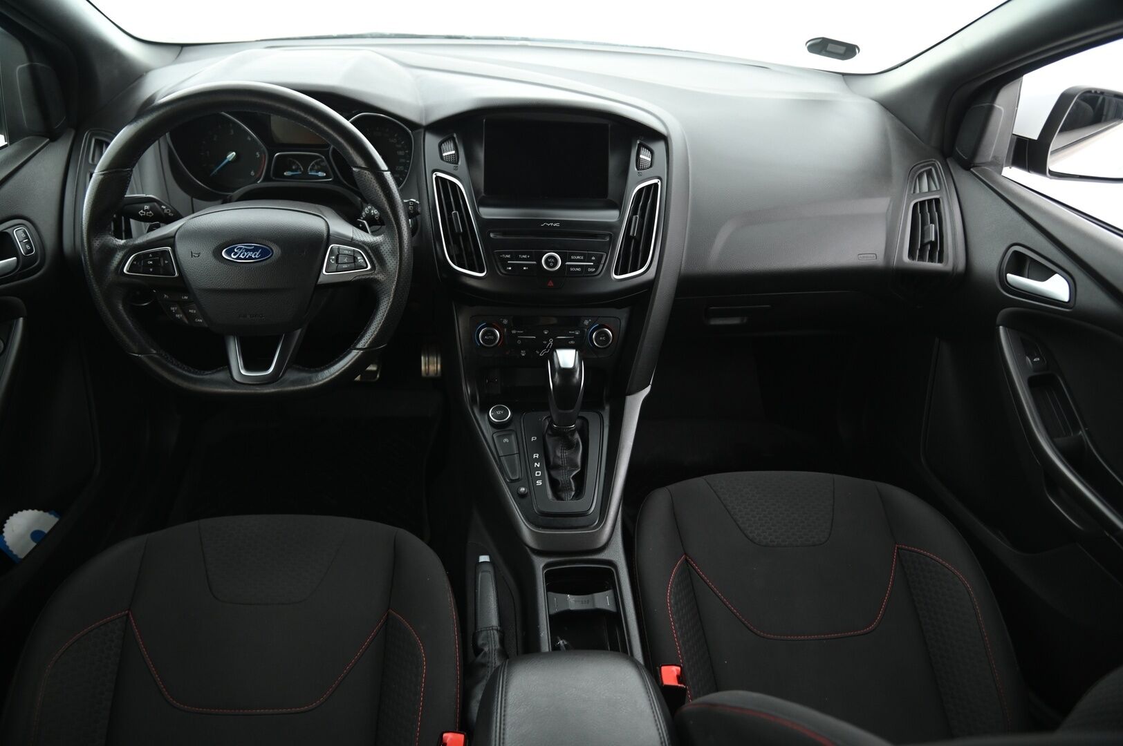 Ford Focus 2017 1,5 TDCi 120 hv Start/stop PowerShift ST-Line 5-ov. *Webasto / Suomi-auto / Tuulilasin lämmitys / Iso näyttö* - Jakohihna juuri vaihdettu / Sporttinen, taloudellinen ja loistava ajaa! / Polttoainekäyttöisellä lisälämmittimellä!