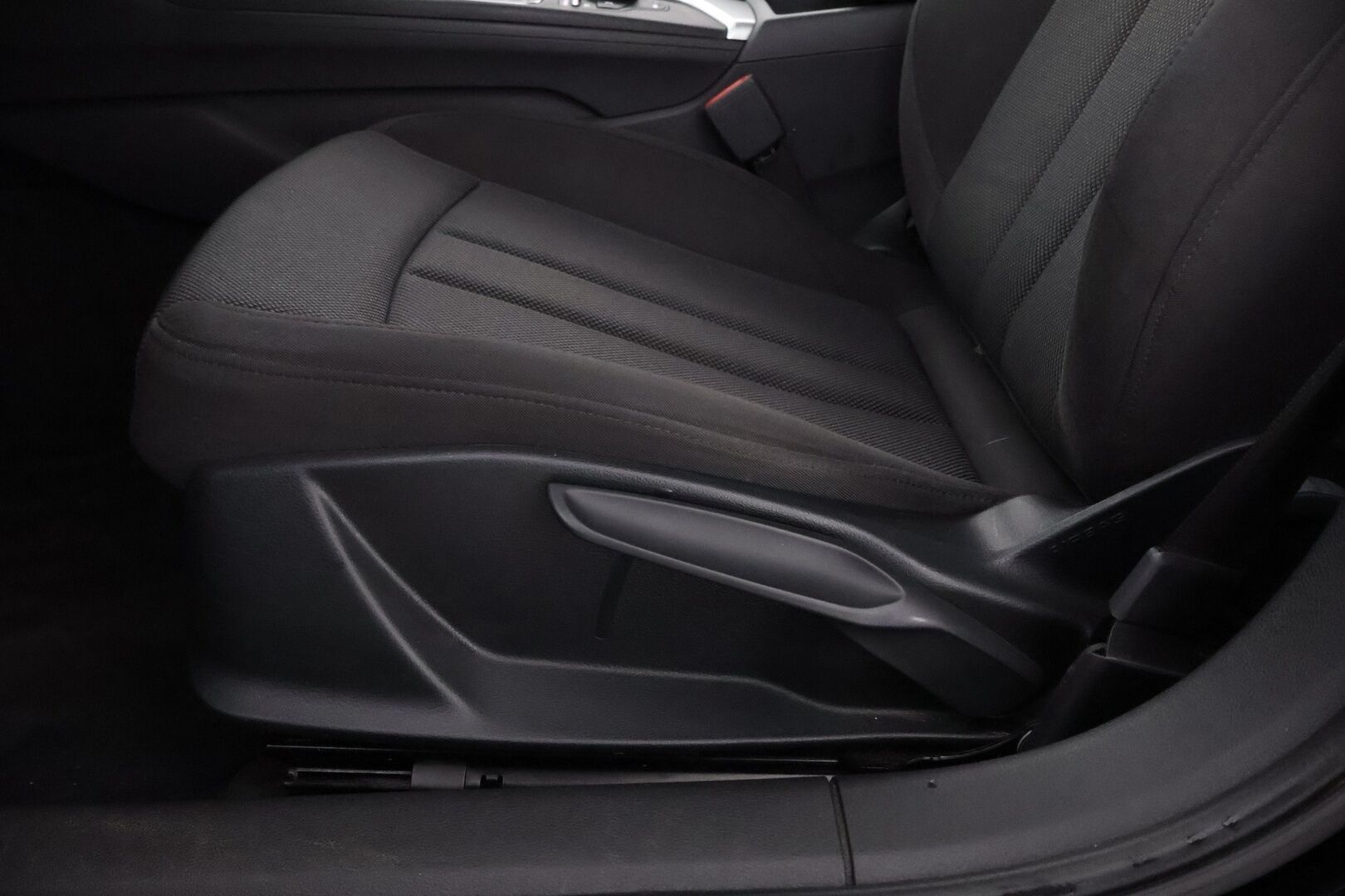 Audi A4 2017 Avant Business 2,0 TDI 110 kW *MYYDÄÄN HUUTOKAUPAT.COM*