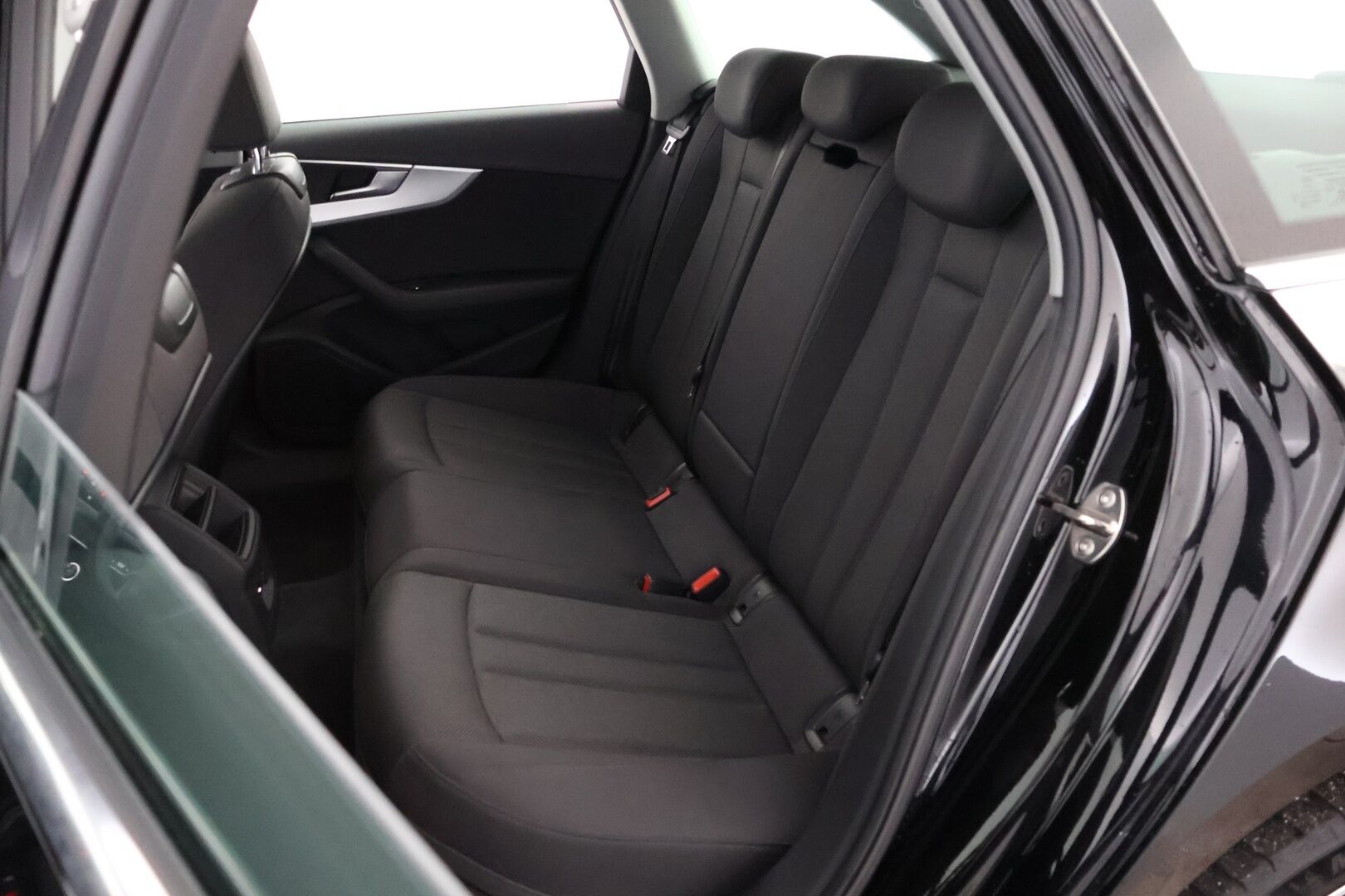 Audi A4 2017 Avant Business 2,0 TDI 110 kW *MYYDÄÄN HUUTOKAUPAT.COM*
