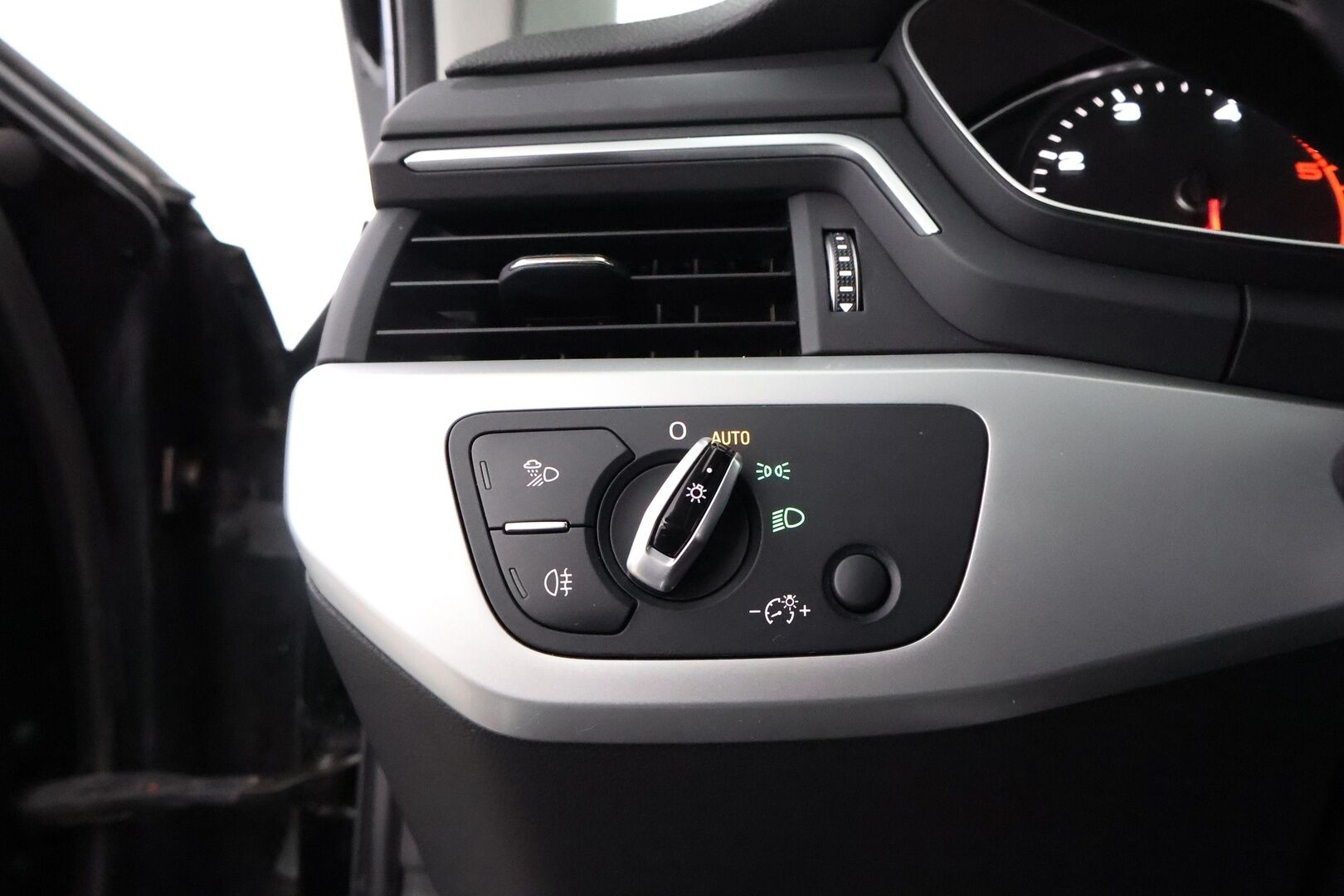 Audi A4 2017 Avant Business 2,0 TDI 110 kW *MYYDÄÄN HUUTOKAUPAT.COM*