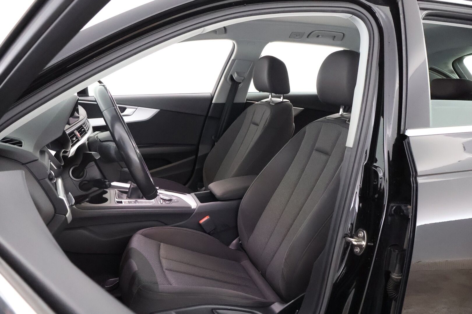 Audi A4 2017 Avant Business 2,0 TDI 110 kW *MYYDÄÄN HUUTOKAUPAT.COM*