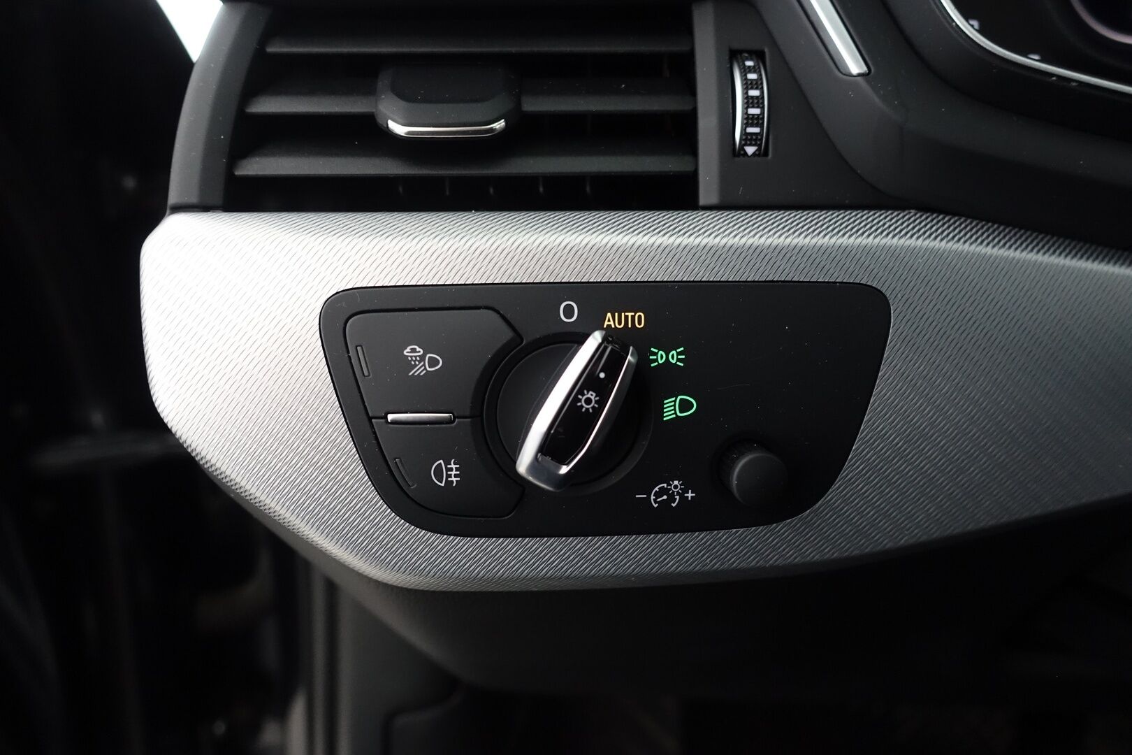 Audi A4 2017 Avant First Edition Business Sport 2,0 TFSI 185 kW quattro S tronic - | Digimittaristo | Matrix LED | Navi | Lohko | Tutkat | Sporttipenkit | BLIS | Sähköluukku | Suomi-Auto | Vakkari | 2X Renkaat & Vanteet | 