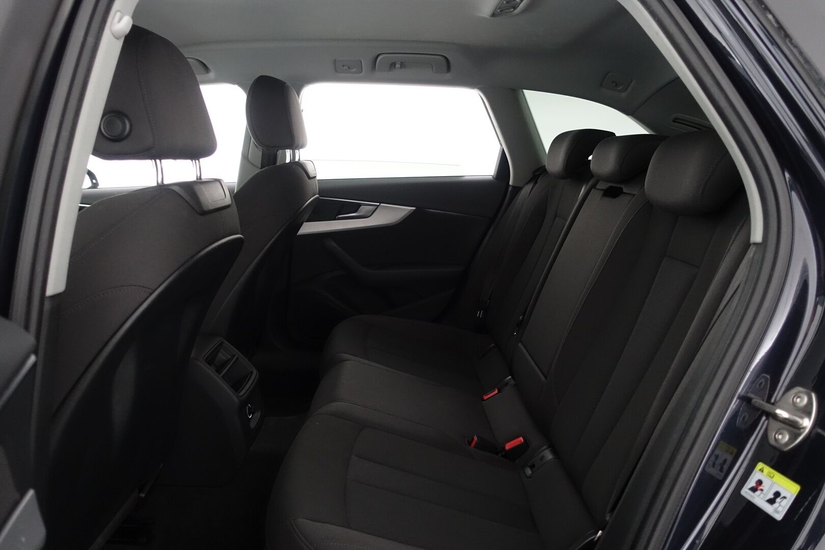Audi A4 2017 Avant First Edition Business Sport 2,0 TFSI 185 kW quattro S tronic - | Digimittaristo | Matrix LED | Navi | Lohko | Tutkat | Sporttipenkit | BLIS | Sähköluukku | Suomi-Auto | Vakkari | 2X Renkaat & Vanteet | 