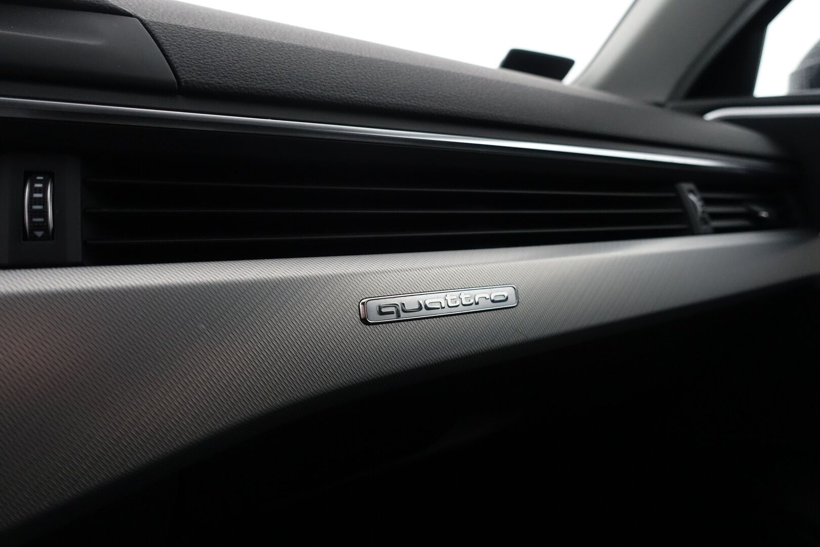 Audi A4 2017 Avant First Edition Business Sport 2,0 TFSI 185 kW quattro S tronic - | Digimittaristo | Matrix LED | Navi | Lohko | Tutkat | Sporttipenkit | BLIS | Sähköluukku | Suomi-Auto | Vakkari | 2X Renkaat & Vanteet | 