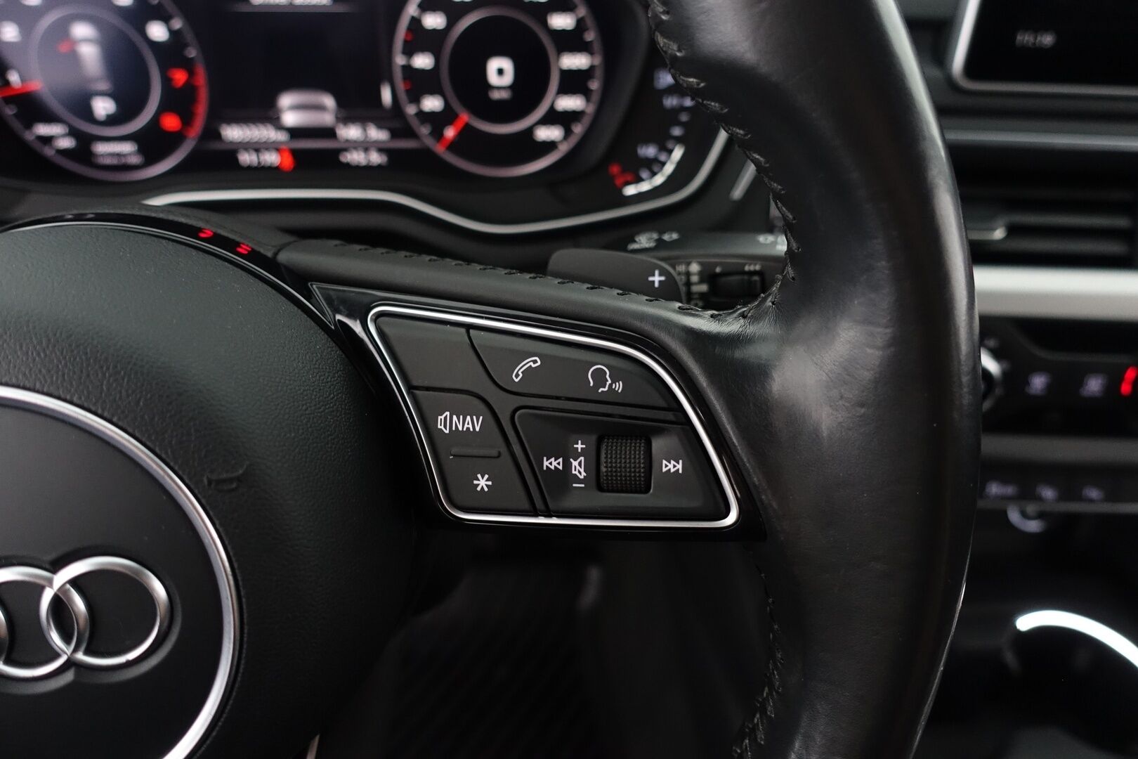 Audi A4 2017 Avant First Edition Business Sport 2,0 TFSI 185 kW quattro S tronic - | Digimittaristo | Matrix LED | Navi | Lohko | Tutkat | Sporttipenkit | BLIS | Sähköluukku | Suomi-Auto | Vakkari | 2X Renkaat & Vanteet | 