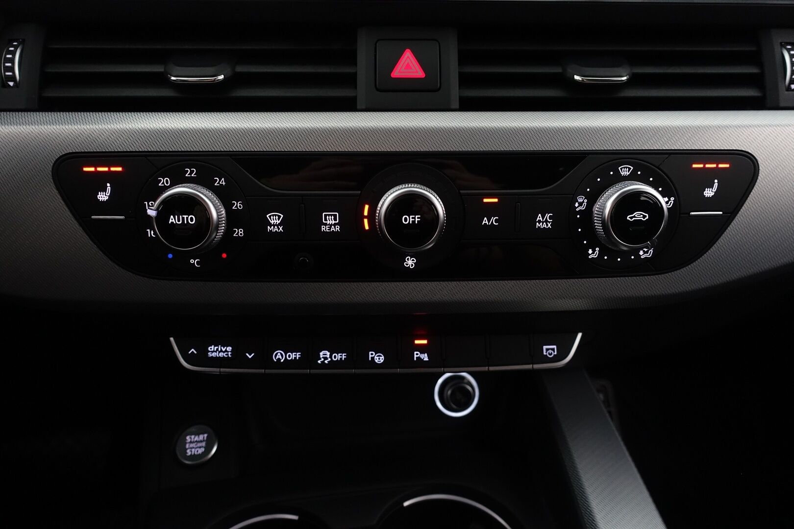 Audi A4 2017 Avant First Edition Business Sport 2,0 TFSI 185 kW quattro S tronic - | Digimittaristo | Matrix LED | Navi | Lohko | Tutkat | Sporttipenkit | BLIS | Sähköluukku | Suomi-Auto | Vakkari | 2X Renkaat & Vanteet | 