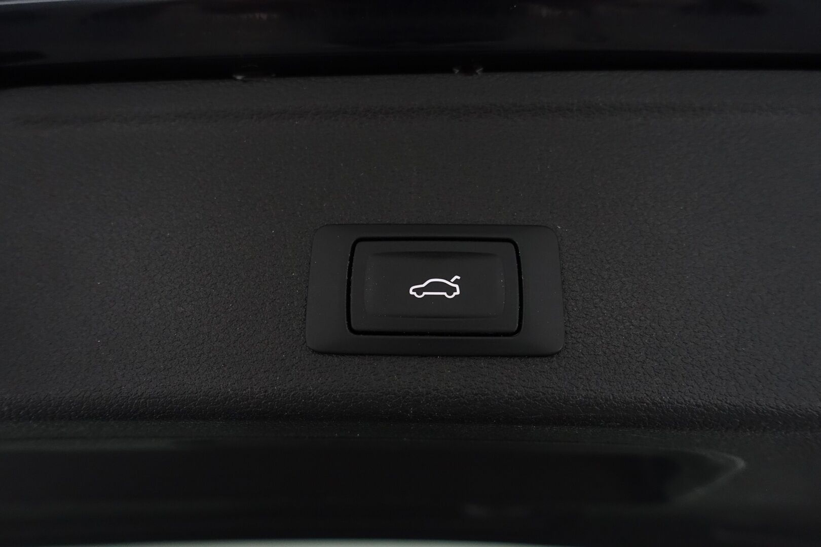 Audi A4 2017 Avant First Edition Business Sport 2,0 TFSI 185 kW quattro S tronic - | Digimittaristo | Matrix LED | Navi | Lohko | Tutkat | Sporttipenkit | BLIS | Sähköluukku | Suomi-Auto | Vakkari | 2X Renkaat & Vanteet | 