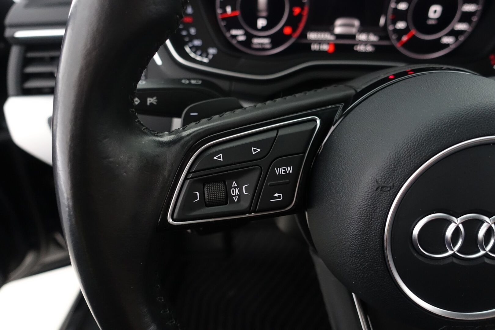 Audi A4 2017 Avant First Edition Business Sport 2,0 TFSI 185 kW quattro S tronic - | Digimittaristo | Matrix LED | Navi | Lohko | Tutkat | Sporttipenkit | BLIS | Sähköluukku | Suomi-Auto | Vakkari | 2X Renkaat & Vanteet | 