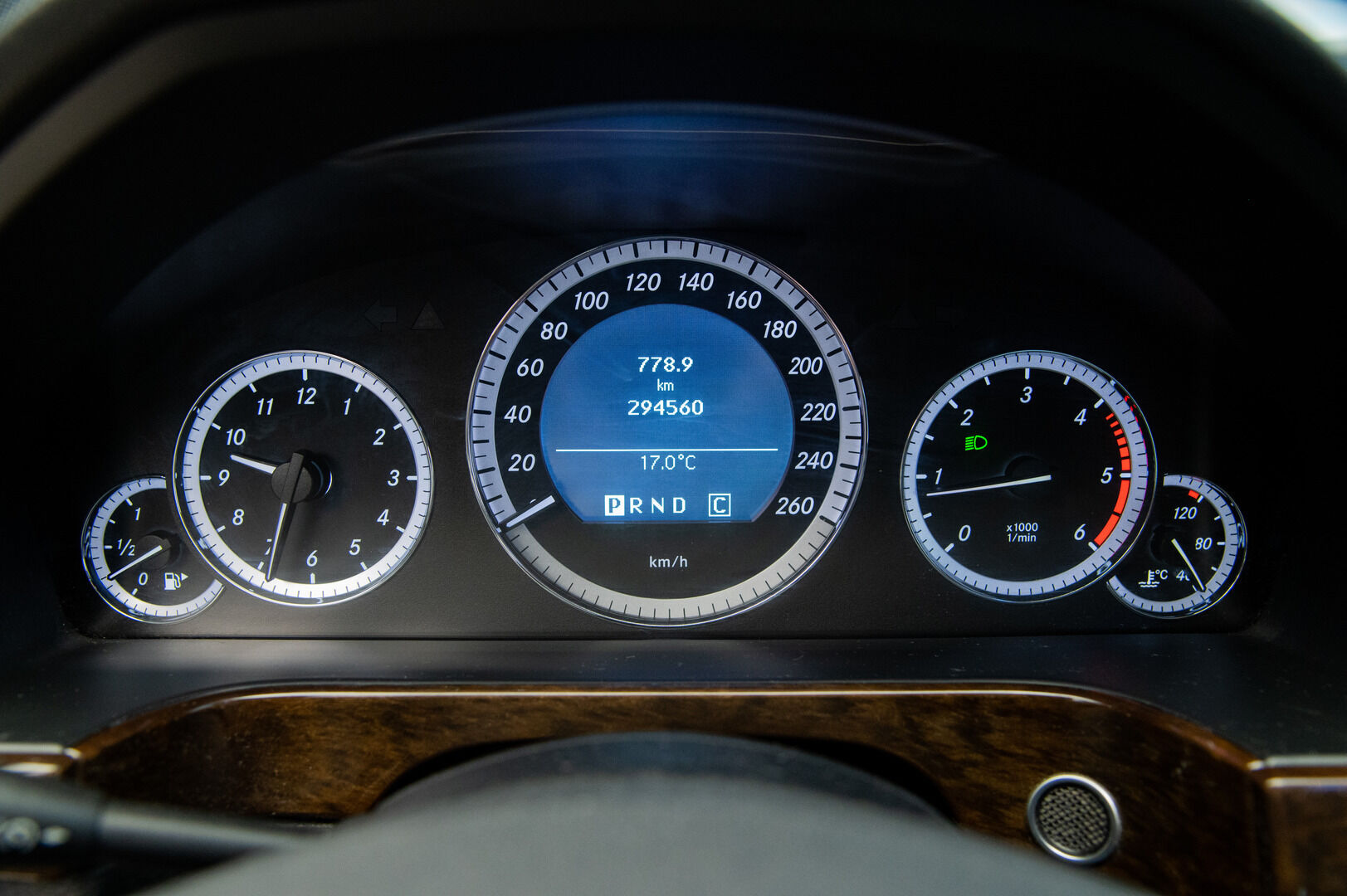 Mercedes-Benz E 2010 200 CDI 2.1 A - YritysOutlet - Myydään vain yrityksille - | Vetokoukku | Lohkolämmitin | Vakionopeussäädin | Pysäköintitutkat eteen ja taakse | Iso näyttö | Nahkasisusta | Penkinlämmittimet | Sähköinen takaluukku |