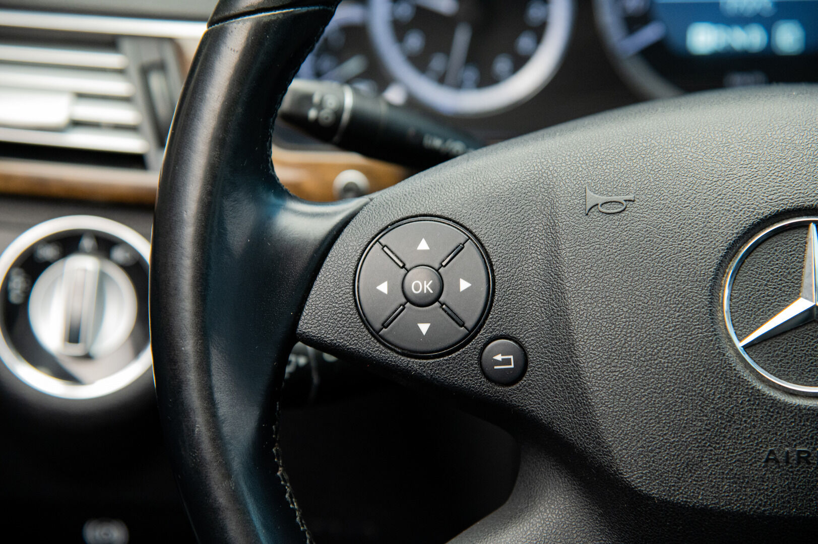Mercedes-Benz E 2010 200 CDI 2.1 A - YritysOutlet - Myydään vain yrityksille - | Vetokoukku | Lohkolämmitin | Vakionopeussäädin | Pysäköintitutkat eteen ja taakse | Iso näyttö | Nahkasisusta | Penkinlämmittimet | Sähköinen takaluukku |