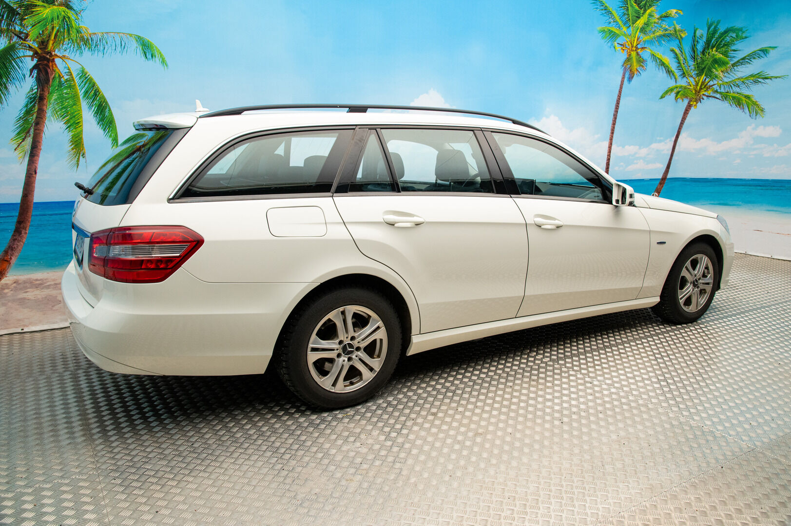 Mercedes-Benz E 2010 200 CDI 2.1 A - YritysOutlet - Myydään vain yrityksille - | Vetokoukku | Lohkolämmitin | Vakionopeussäädin | Pysäköintitutkat eteen ja taakse | Iso näyttö | Nahkasisusta | Penkinlämmittimet | Sähköinen takaluukku |
