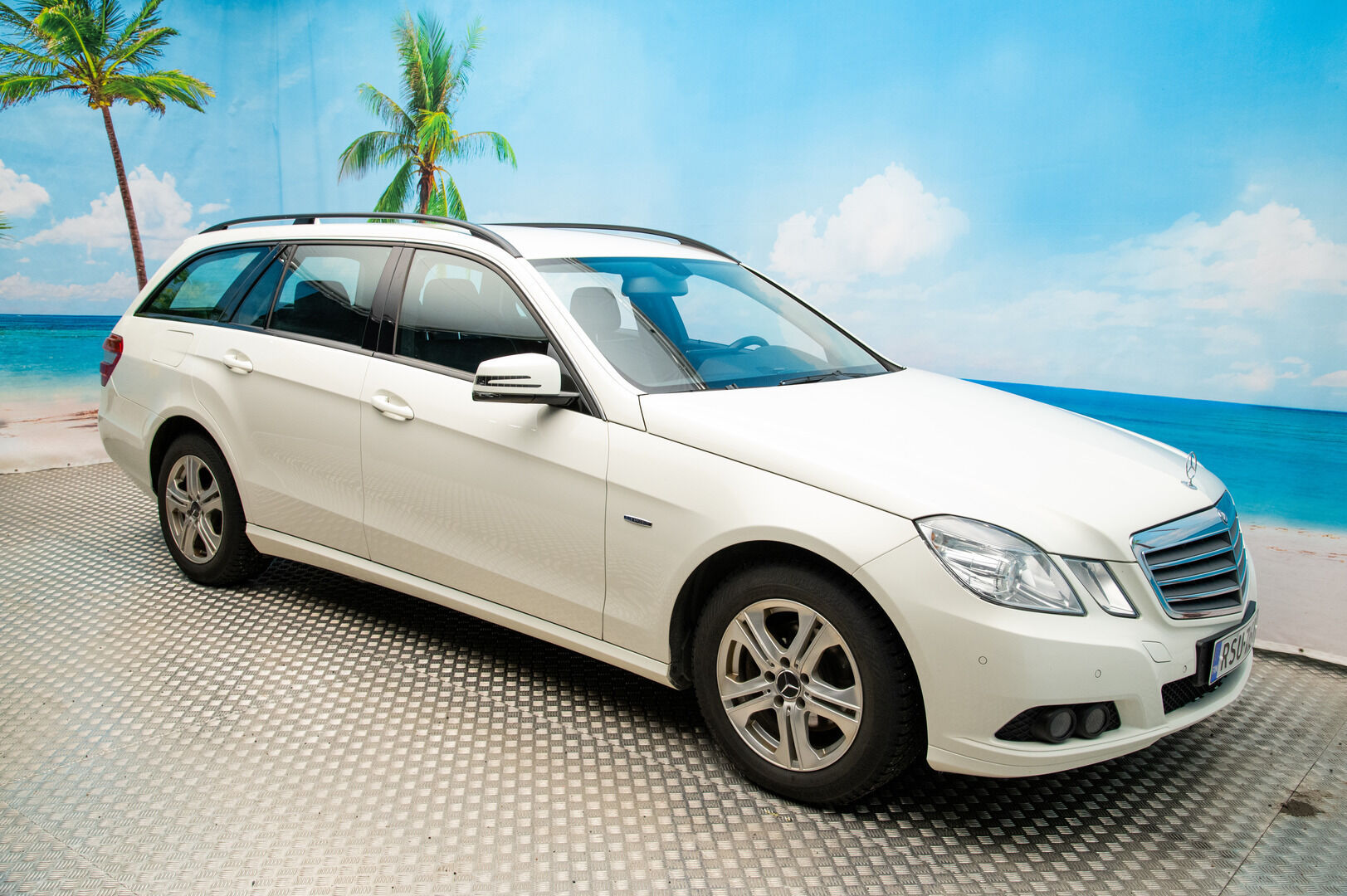Mercedes-Benz E 2010 200 CDI 2.1 A - YritysOutlet - Myydään vain yrityksille - | Vetokoukku | Lohkolämmitin | Vakionopeussäädin | Pysäköintitutkat eteen ja taakse | Iso näyttö | Nahkasisusta | Penkinlämmittimet | Sähköinen takaluukku |