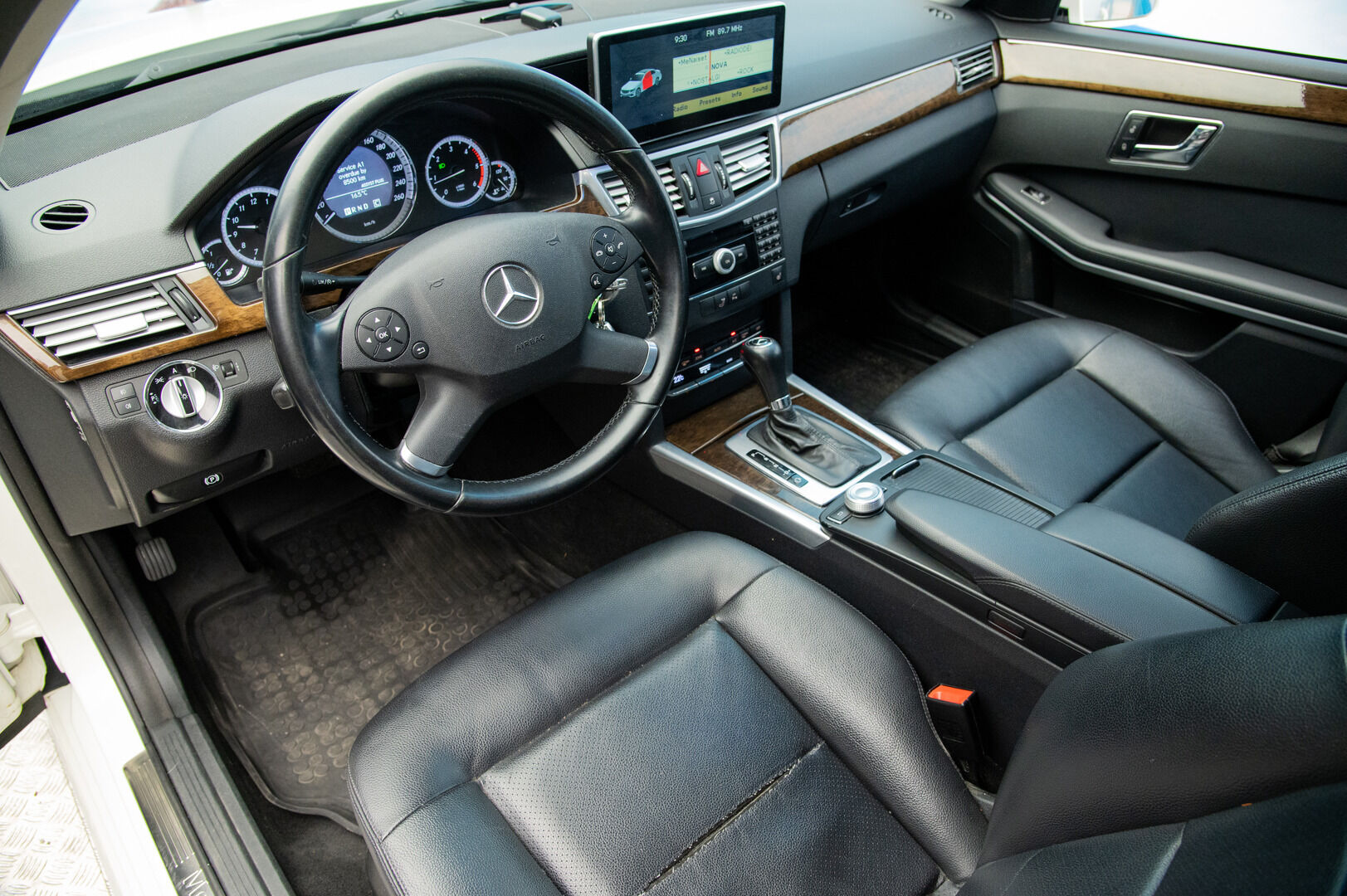 Mercedes-Benz E 2010 200 CDI 2.1 A - YritysOutlet - Myydään vain yrityksille - | Vetokoukku | Lohkolämmitin | Vakionopeussäädin | Pysäköintitutkat eteen ja taakse | Iso näyttö | Nahkasisusta | Penkinlämmittimet | Sähköinen takaluukku |