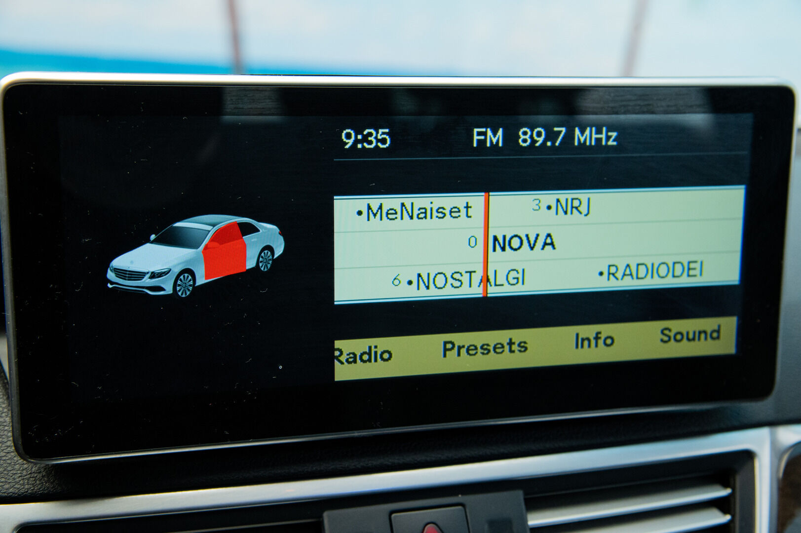 Mercedes-Benz E 2010 200 CDI 2.1 A - YritysOutlet - Myydään vain yrityksille - | Vetokoukku | Lohkolämmitin | Vakionopeussäädin | Pysäköintitutkat eteen ja taakse | Iso näyttö | Nahkasisusta | Penkinlämmittimet | Sähköinen takaluukku |
