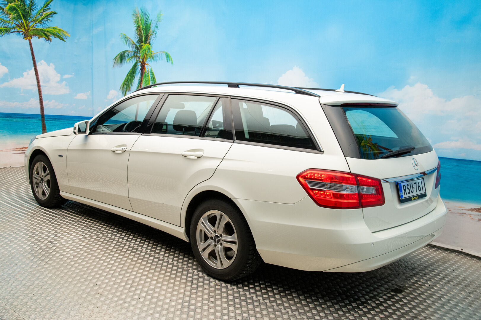 Mercedes-Benz E 2010 200 CDI 2.1 A - YritysOutlet - Myydään vain yrityksille - | Vetokoukku | Lohkolämmitin | Vakionopeussäädin | Pysäköintitutkat eteen ja taakse | Iso näyttö | Nahkasisusta | Penkinlämmittimet | Sähköinen takaluukku |