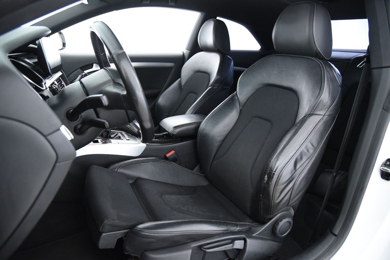 Audi A5 2009 Coupé Business S-line 2,0 TFSI 132 kW Start-Stop / YritysOutlet - Myydään vain yrityksille / - RS-puskurit / Puolinahat / Sportpenkit / Öljynkulutusremontti & ketju tehty! / 2x renk.&vant. / 3x S-line / Vakkari / Android näyttö / 10" Subwoofer /