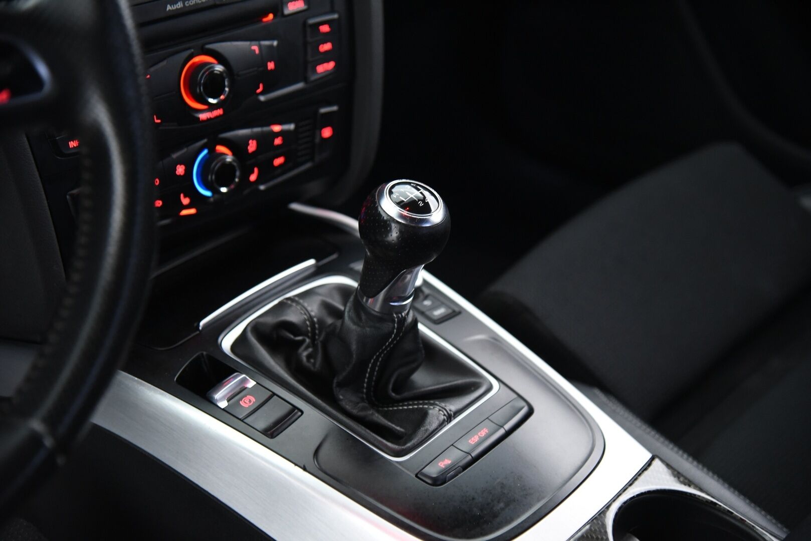 Audi A5 2009 Coupé Business S-line 2,0 TFSI 132 kW Start-Stop / YritysOutlet - Myydään vain yrityksille / - RS-puskurit / Puolinahat / Sportpenkit / Öljynkulutusremontti & ketju tehty! / 2x renk.&vant. / 3x S-line / Vakkari / Android näyttö / 10" Subwoofer /