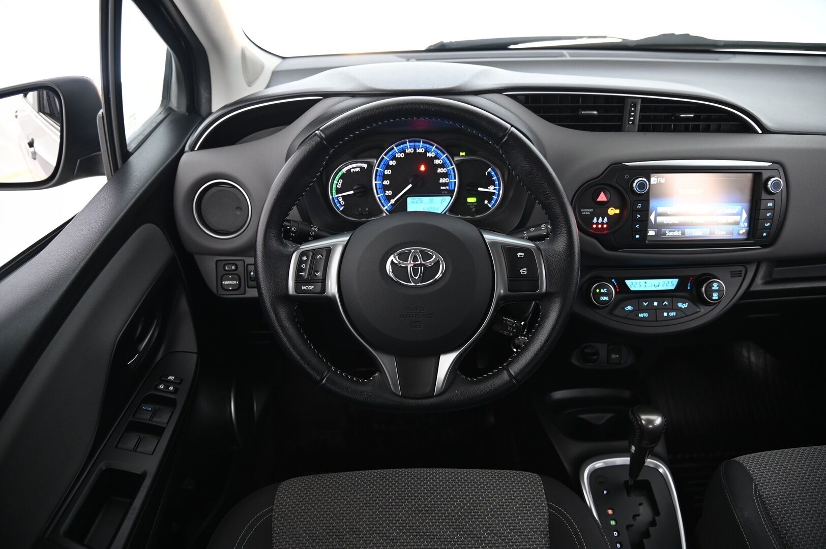 Toyota Yaris 2017 1,5 Hybrid Active Edition 5ov *1om / Suomiauto / Lohko / P*kamera* - *Merkkihuollettu / 2X renkaat*