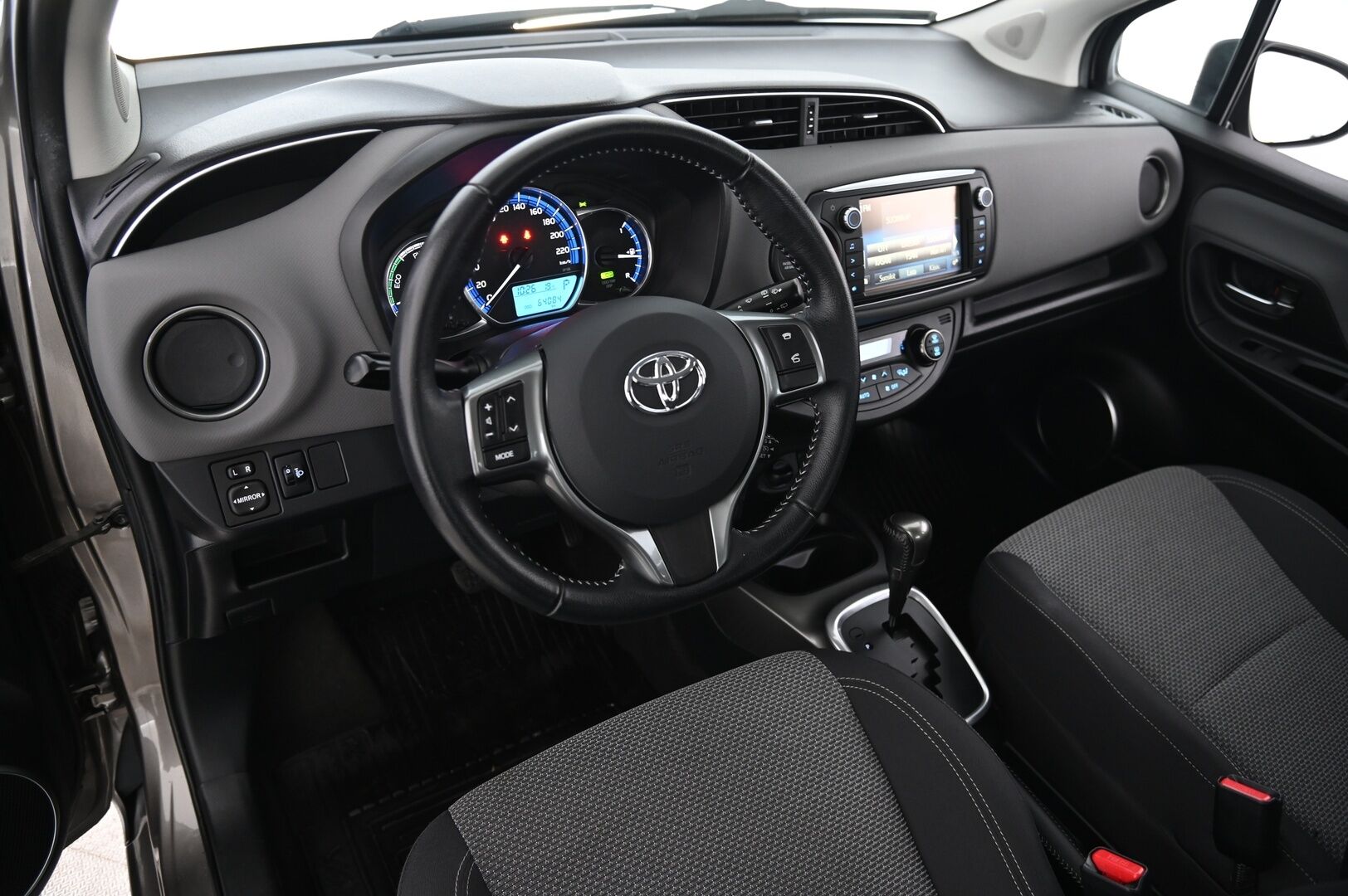 Toyota Yaris 2017 1,5 Hybrid Active Edition 5ov *1om / Suomiauto / Lohko / P*kamera* - *Merkkihuollettu / 2X renkaat*