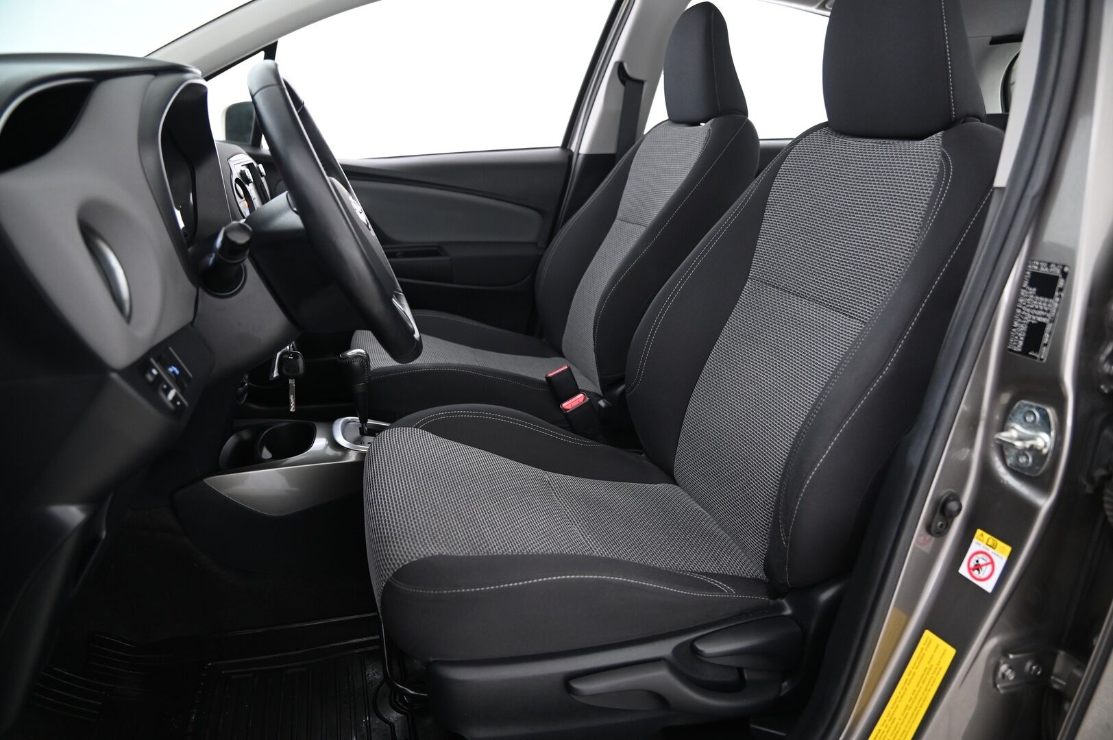 Toyota Yaris 2017 1,5 Hybrid Active Edition 5ov *1om / Suomiauto / Lohko / P*kamera* - *Merkkihuollettu / 2X renkaat*