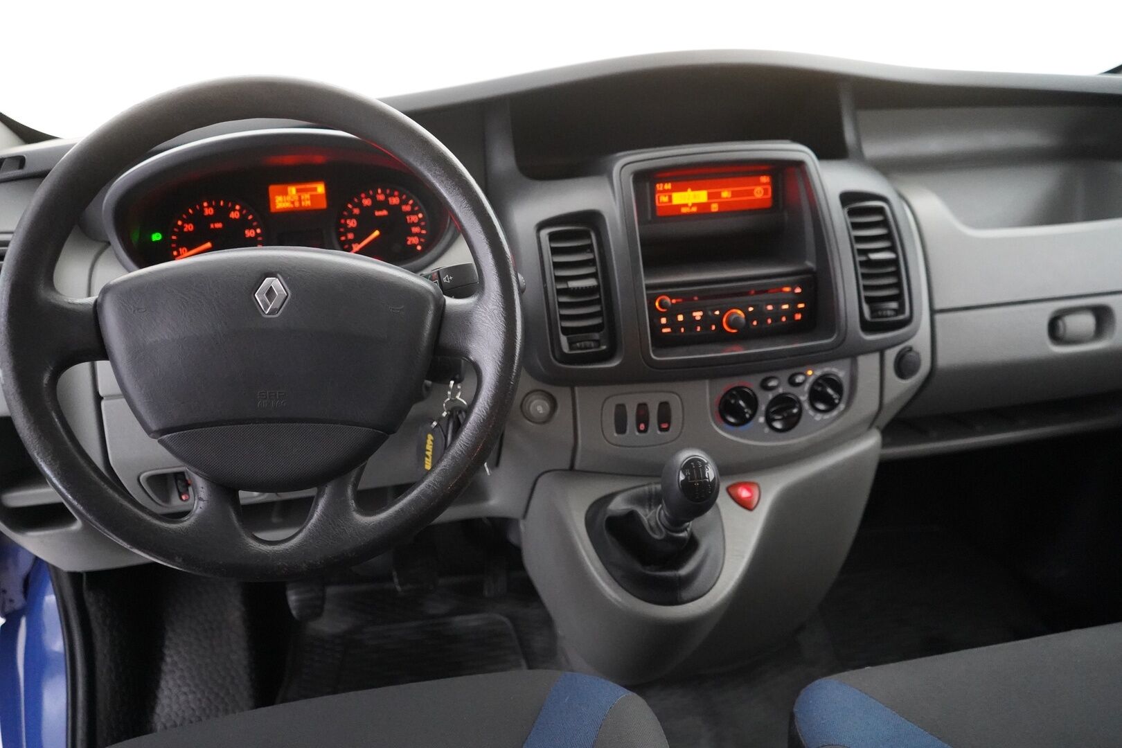 Renault Trafic 2011 *Yritys Outlet- Myydään vain yrityksille!* 	2,0 dCi 90hv 6MT L2H1 2,9 t - *Yritys Outlet- Myydään vain yrityksille!* | Kahdet renkaat vantein | Vetokoukku | Lohko+Sisähaara | Ilmastointi | Lämmitettävä kuljettajan istuin | 