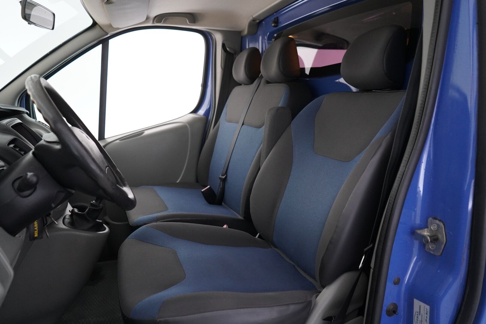 Renault Trafic 2011 *Yritys Outlet- Myydään vain yrityksille!* 	2,0 dCi 90hv 6MT L2H1 2,9 t - *Yritys Outlet- Myydään vain yrityksille!* | Kahdet renkaat vantein | Vetokoukku | Lohko+Sisähaara | Ilmastointi | Lämmitettävä kuljettajan istuin | 