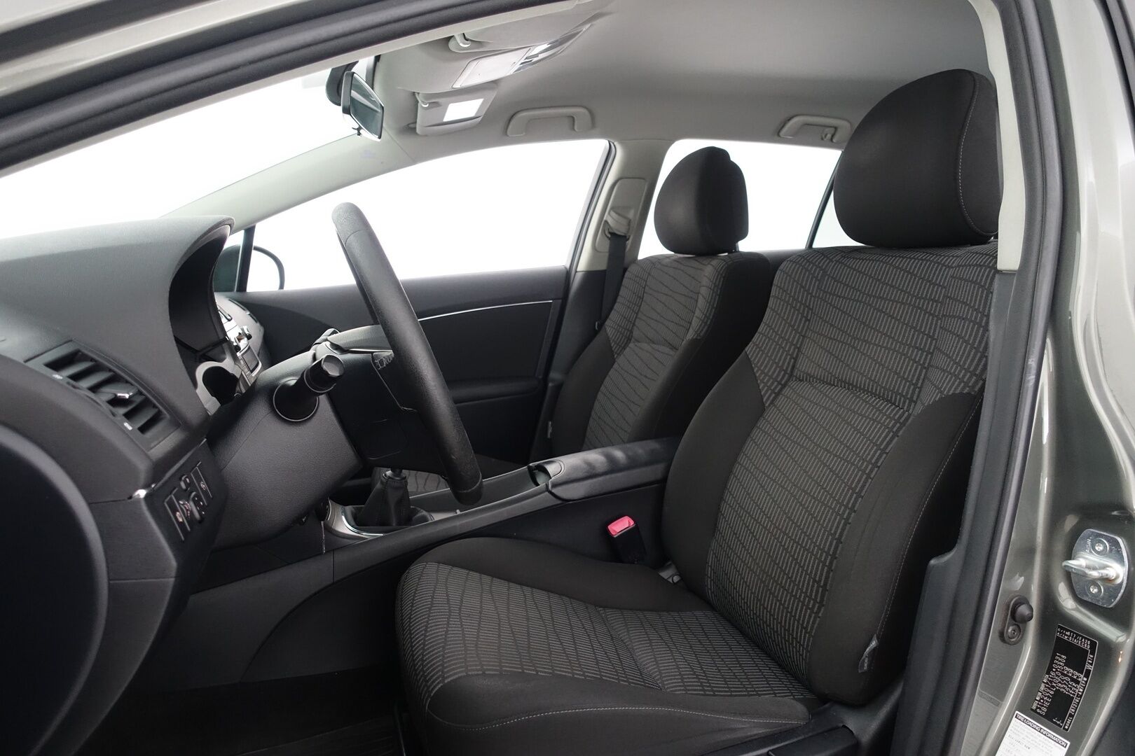 Toyota Avensis 2011 1,6 Valvematic Sol Edition Wagon - | Suomi-auto | Lohkolämmitin + sisäp. | Vakionopeudensäädin | Huoltokirja | 2x renkaat |