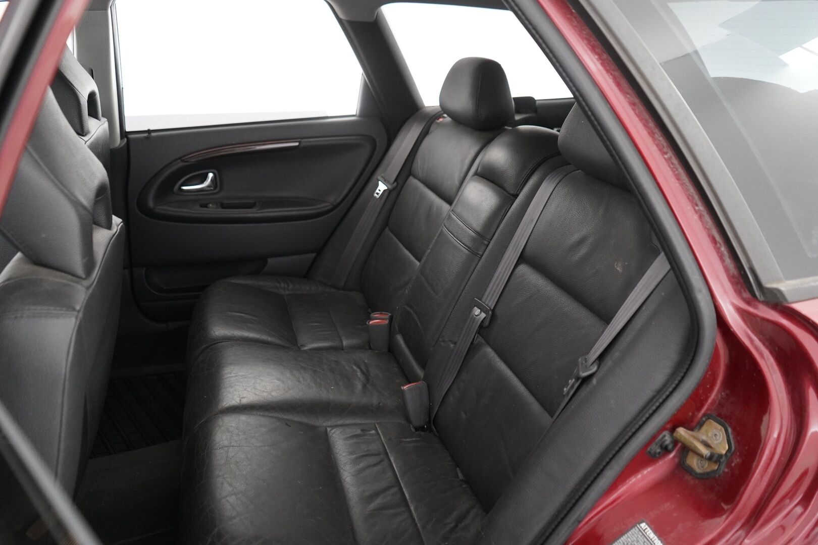 Volvo V40 2004 D V40 WAGON 2.0 *YritysOutlet - Myydään vain yrityksille* - Nahkapenkit / Ilmastointi / Kahdet renkaat / Suomi-auto
