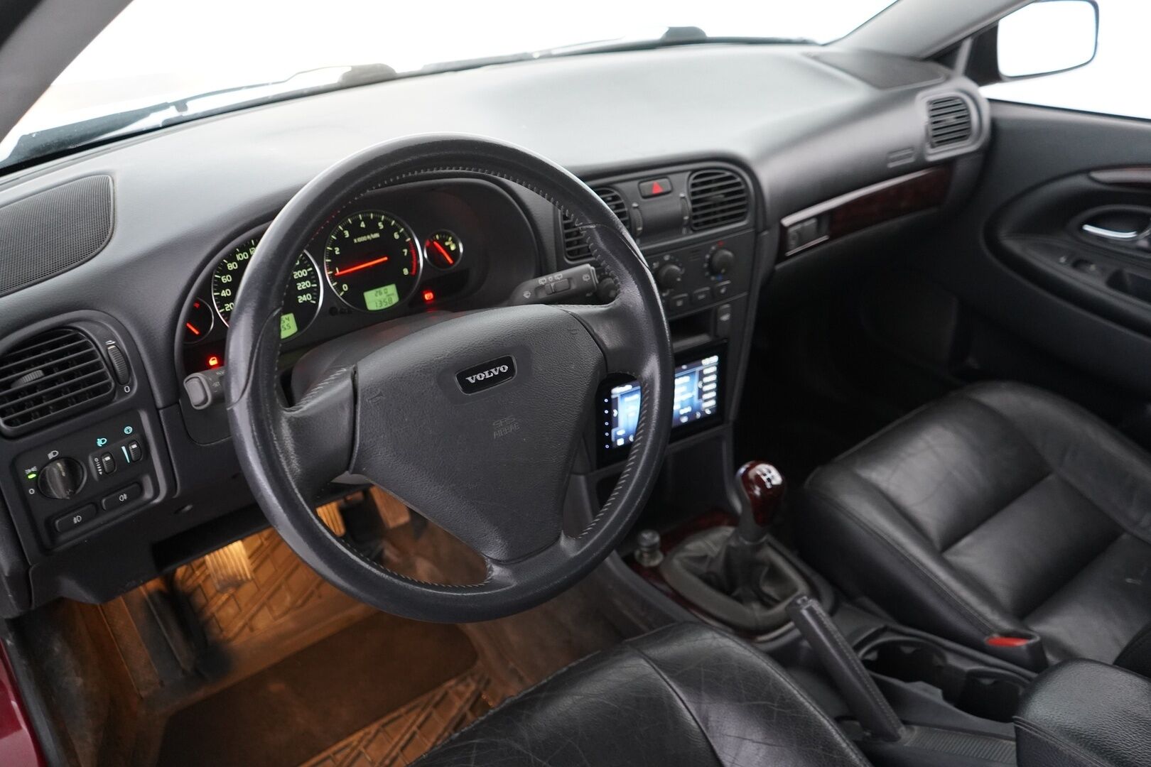 Volvo V40 2004 D V40 WAGON 2.0 *YritysOutlet - Myydään vain yrityksille* - Nahkapenkit / Ilmastointi / Kahdet renkaat / Suomi-auto