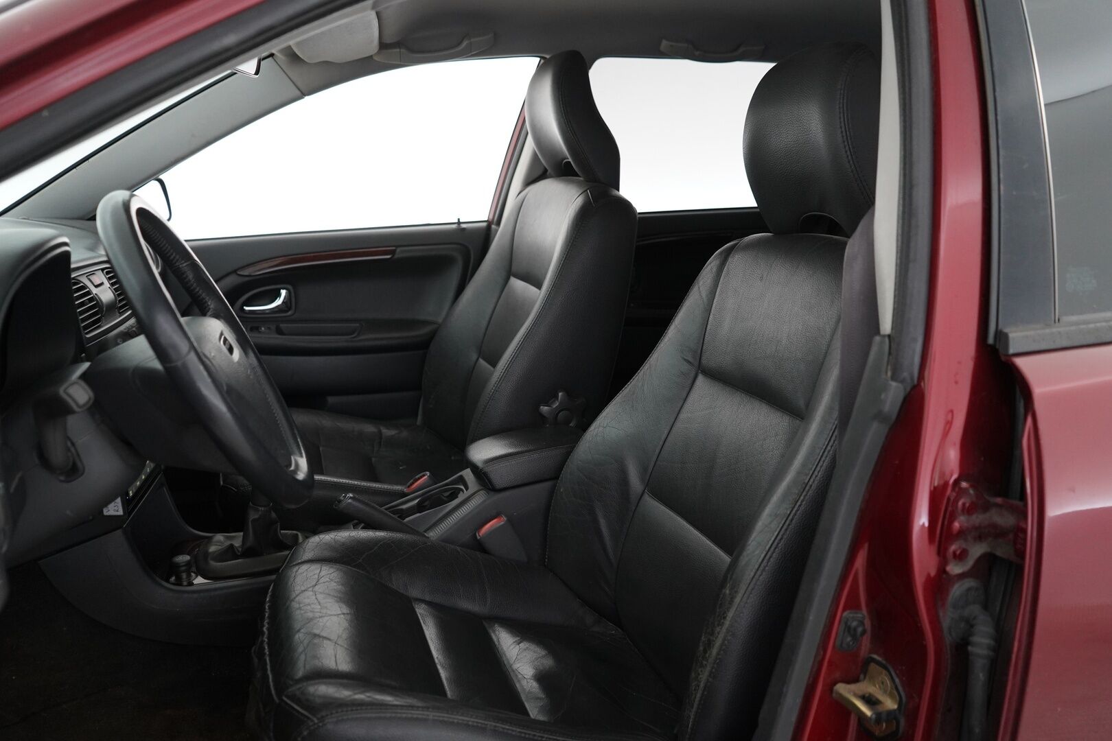 Volvo V40 2004 D V40 WAGON 2.0 *YritysOutlet - Myydään vain yrityksille* - Nahkapenkit / Ilmastointi / Kahdet renkaat / Suomi-auto