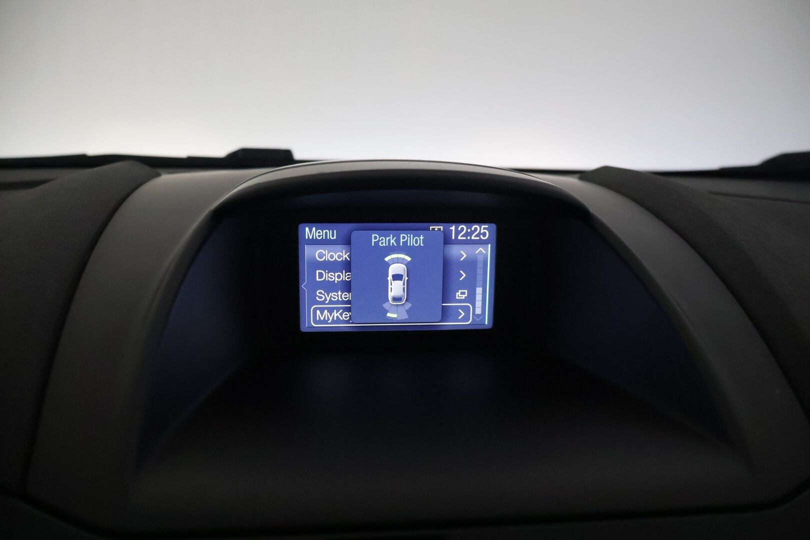 Ford Fiesta 2017 1,0 EcoBoost 100hv aut. Titanium 5-ov *Suomiauto / Lämm. tuulilasi / Tutkat takana / Vakkari / Bluetooth / Aut. ilmastointi * - 1-omisteinen Suomi-auto / 2x renkaat / Jakohihna vaihdettu 2/2026