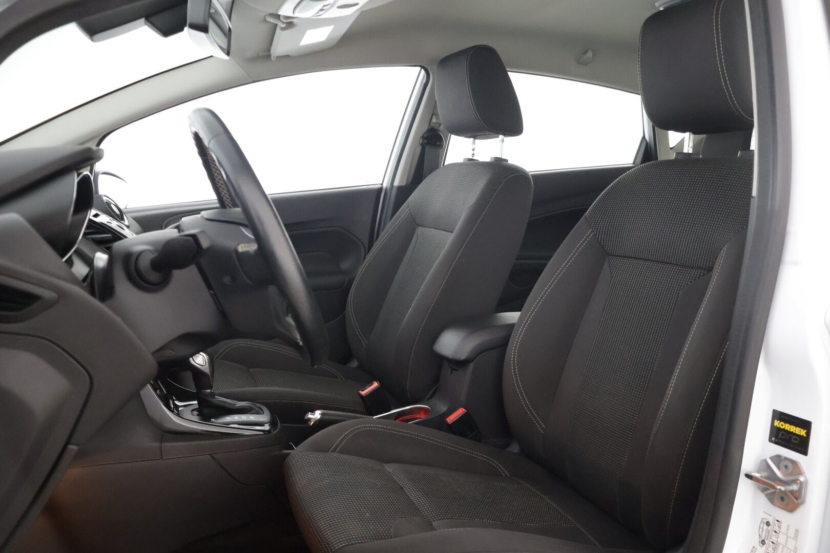 Ford Fiesta 2017 1,0 EcoBoost 100hv aut. Titanium 5-ov *Suomiauto / Lämm. tuulilasi / Tutkat takana / Vakkari / Bluetooth / Aut. ilmastointi * - 1-omisteinen Suomi-auto / 2x renkaat / Jakohihna vaihdettu 2/2026