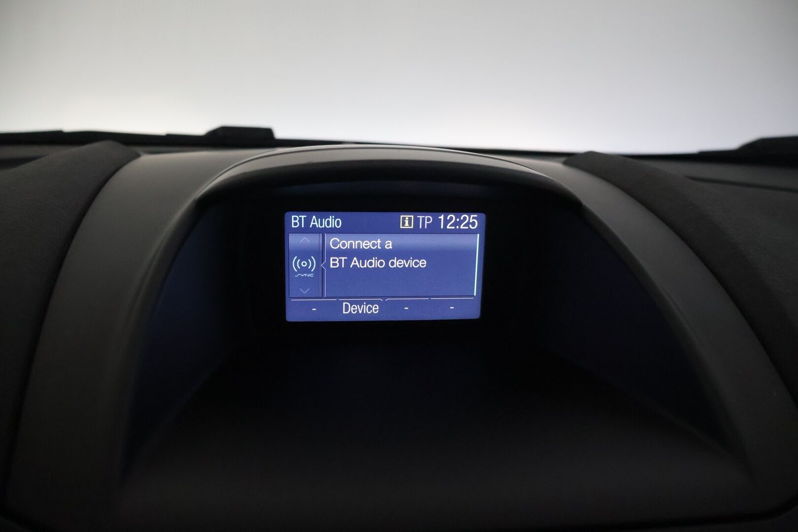 Ford Fiesta 2017 1,0 EcoBoost 100hv aut. Titanium 5-ov *Suomiauto / Lämm. tuulilasi / Tutkat takana / Vakkari / Bluetooth / Aut. ilmastointi * - 1-omisteinen Suomi-auto / 2x renkaat / Jakohihna vaihdettu 2/2026