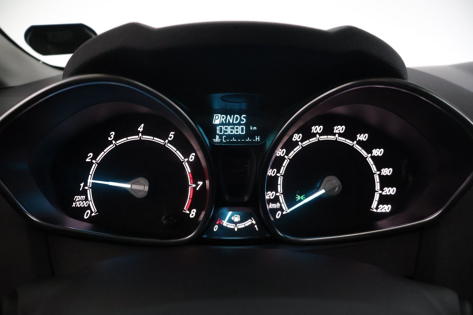 Ford Fiesta 2017 1,0 EcoBoost 100hv aut. Titanium 5-ov *Suomiauto / Lämm. tuulilasi / Tutkat takana / Vakkari / Bluetooth / Aut. ilmastointi * - 1-omisteinen Suomi-auto / 2x renkaat / Jakohihna vaihdettu 2/2026