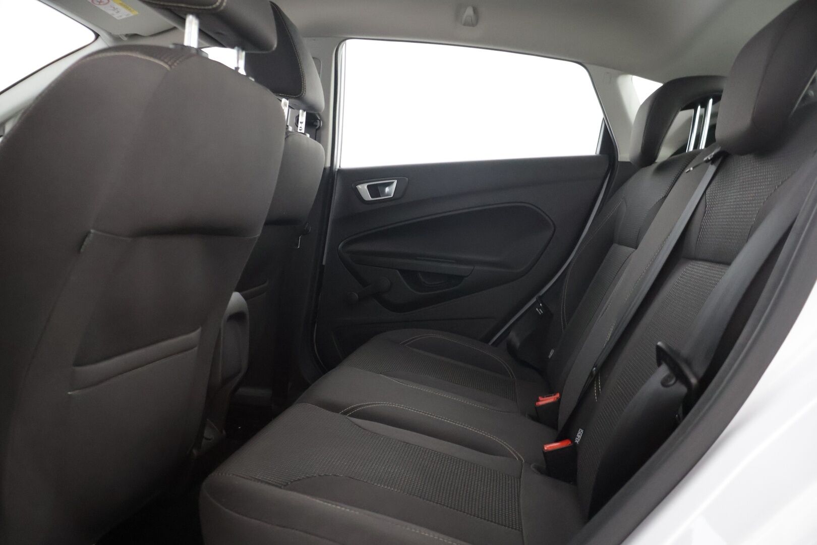 Ford Fiesta 2017 1,0 EcoBoost 100hv aut. Titanium 5-ov *Suomiauto / Lämm. tuulilasi / Tutkat takana / Vakkari / Bluetooth / Aut. ilmastointi * - 1-omisteinen Suomi-auto / 2x renkaat / Jakohihna vaihdettu 2/2026