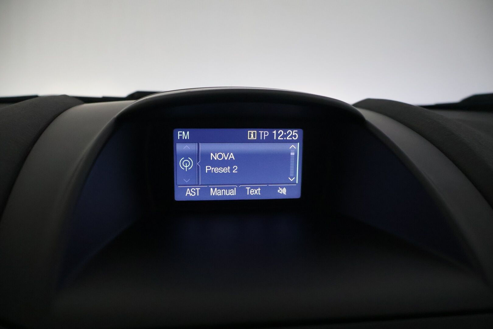 Ford Fiesta 2017 1,0 EcoBoost 100hv aut. Titanium 5-ov *Suomiauto / Lämm. tuulilasi / Tutkat takana / Vakkari / Bluetooth / Aut. ilmastointi * - 1-omisteinen Suomi-auto / 2x renkaat / Jakohihna vaihdettu 2/2026