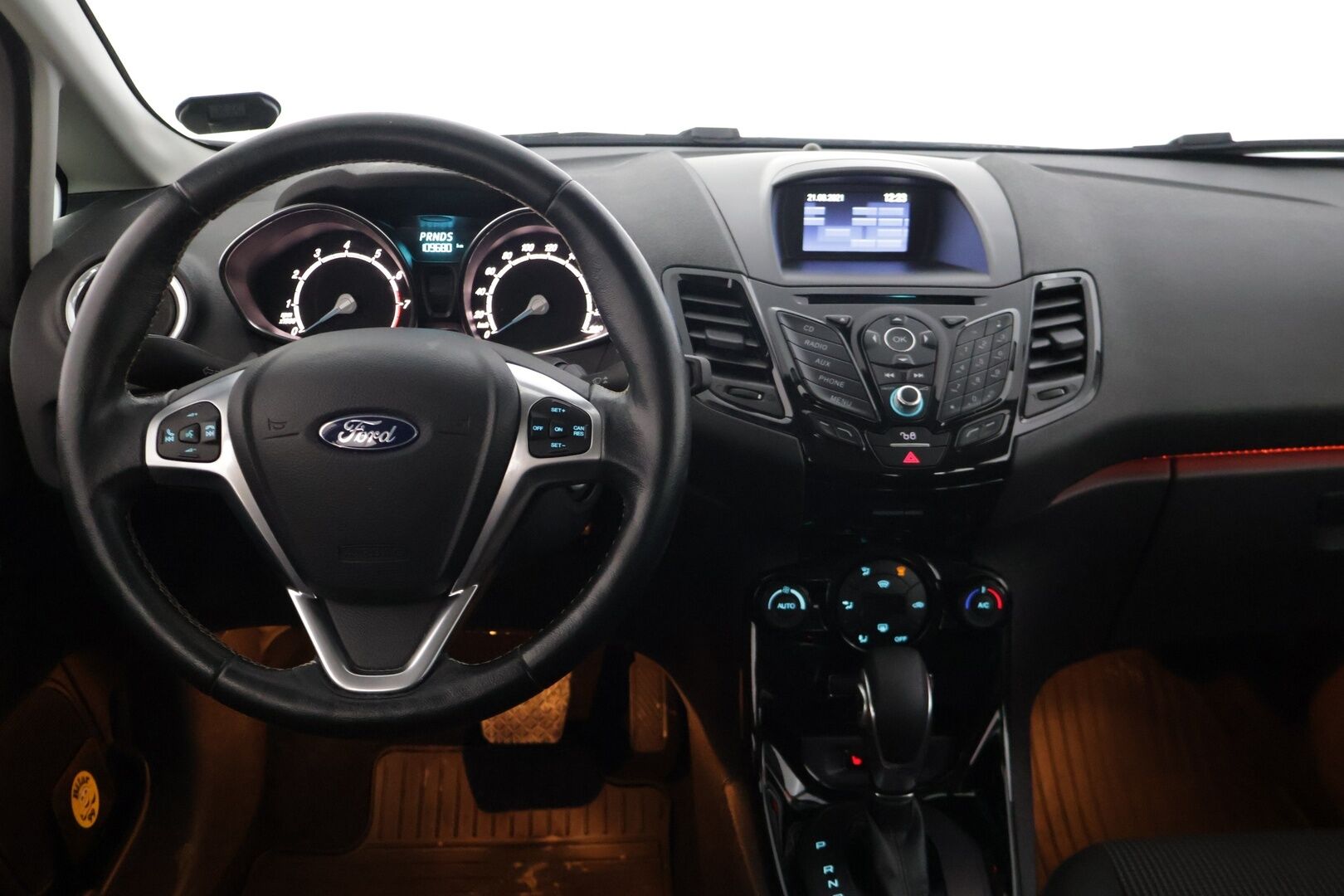 Ford Fiesta 2017 1,0 EcoBoost 100hv aut. Titanium 5-ov *Suomiauto / Lämm. tuulilasi / Tutkat takana / Vakkari / Bluetooth / Aut. ilmastointi * - 1-omisteinen Suomi-auto / 2x renkaat / Jakohihna vaihdettu 2/2026