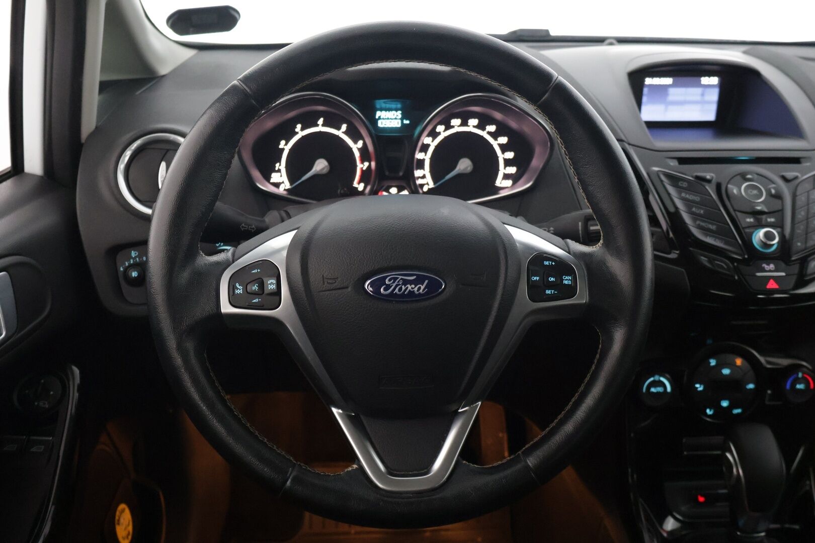 Ford Fiesta 2017 1,0 EcoBoost 100hv aut. Titanium 5-ov *Suomiauto / Lämm. tuulilasi / Tutkat takana / Vakkari / Bluetooth / Aut. ilmastointi * - 1-omisteinen Suomi-auto / 2x renkaat / Jakohihna vaihdettu 2/2026