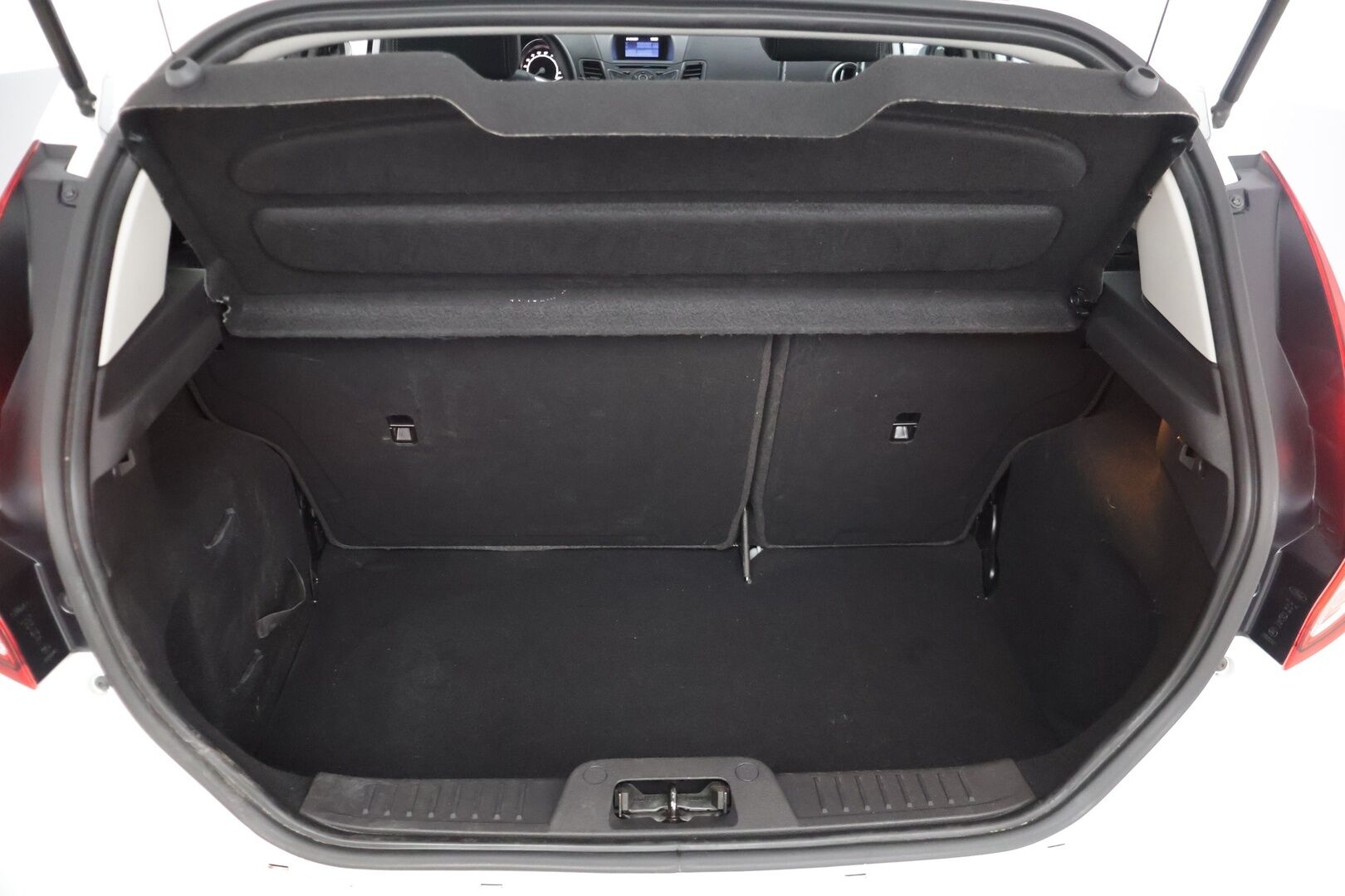 Ford Fiesta 2017 1,0 EcoBoost 100hv aut. Titanium 5-ov *Suomiauto / Lämm. tuulilasi / Tutkat takana / Vakkari / Bluetooth / Aut. ilmastointi * - 1-omisteinen Suomi-auto / 2x renkaat / Jakohihna vaihdettu 2/2026