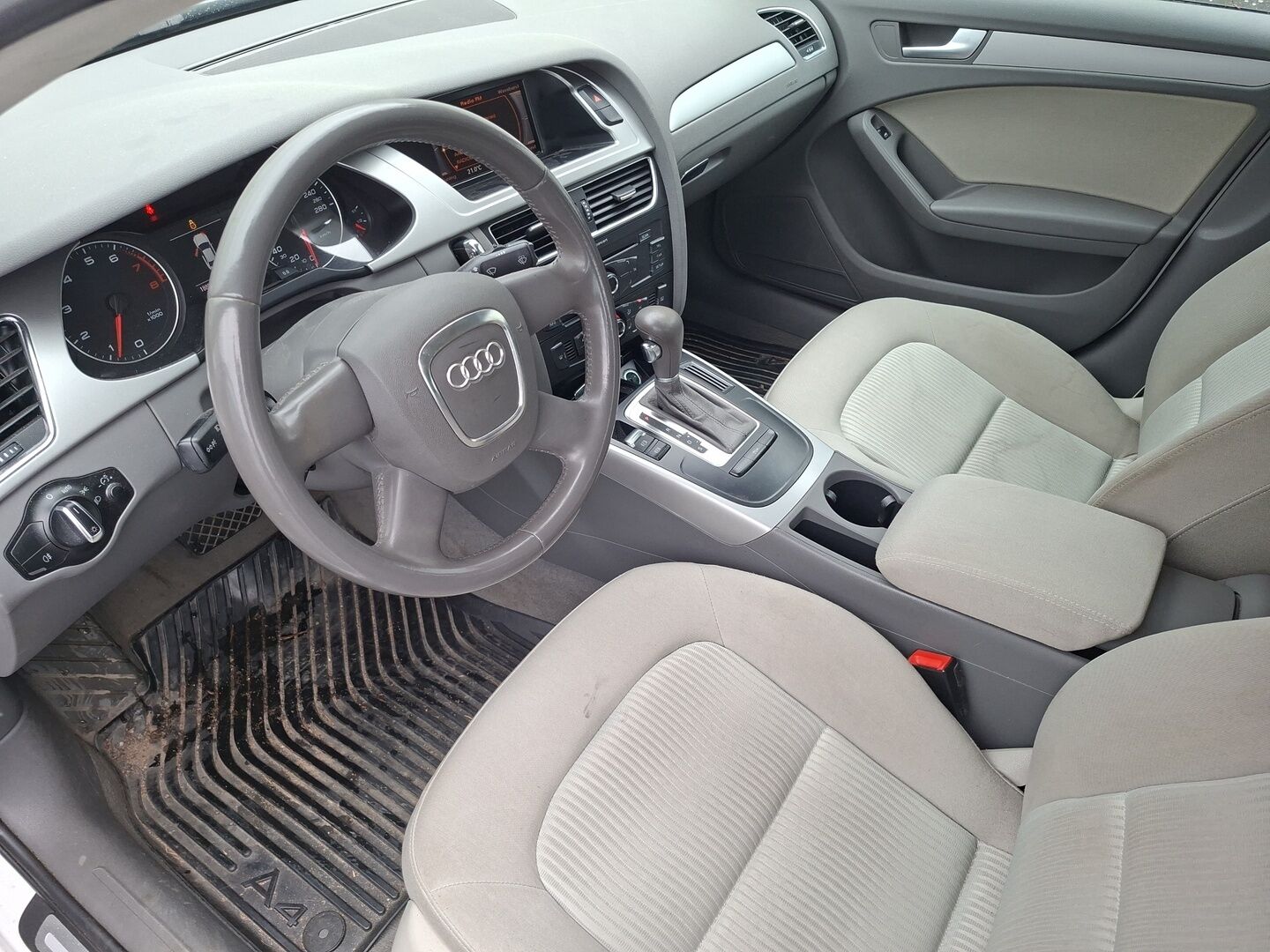 Audi A4 2010 Sedan 1,8 TFSI 88 kW multitronic Business - Huollettu | Lohko + Sisäpistoke | Vakkari