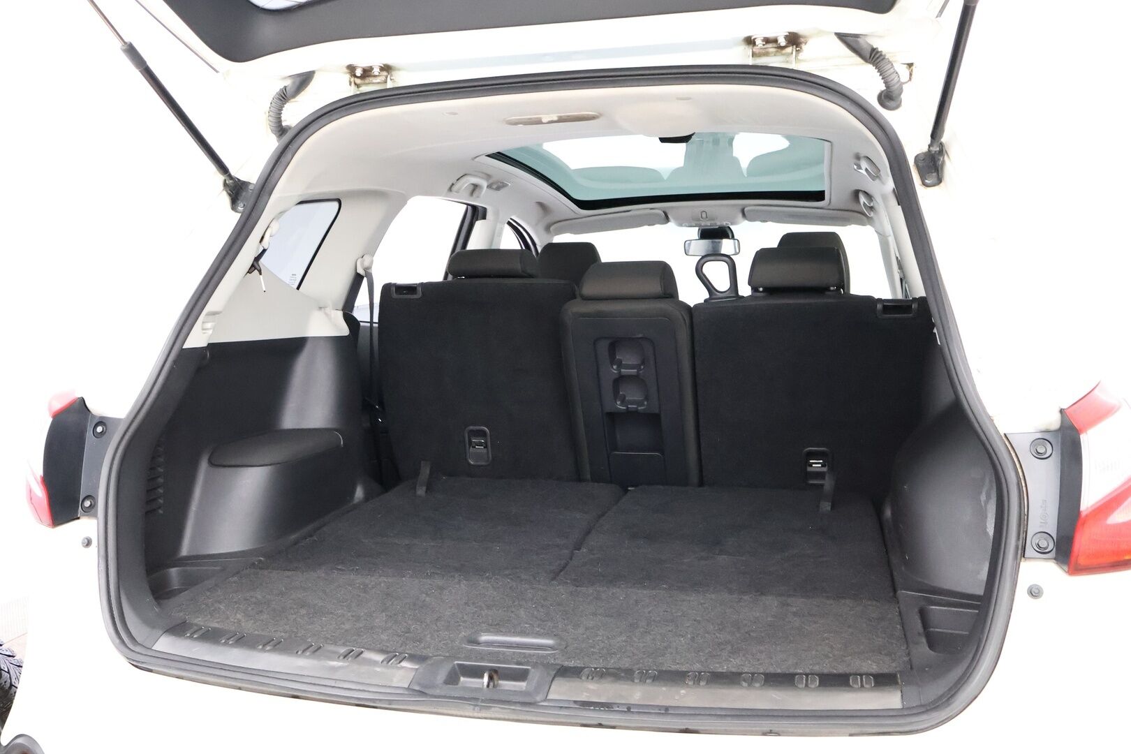 Nissan Qashqai+2 2011 1,6L Stop / Start System Acenta 2WD 5M/T MY11 - 7-Paikkainen / Suomiauto / Vakkari / Lohko & Sisäpistoke / Vetokoukku / Peruutustutka / 2x Fiksut renkaat aluvantein!