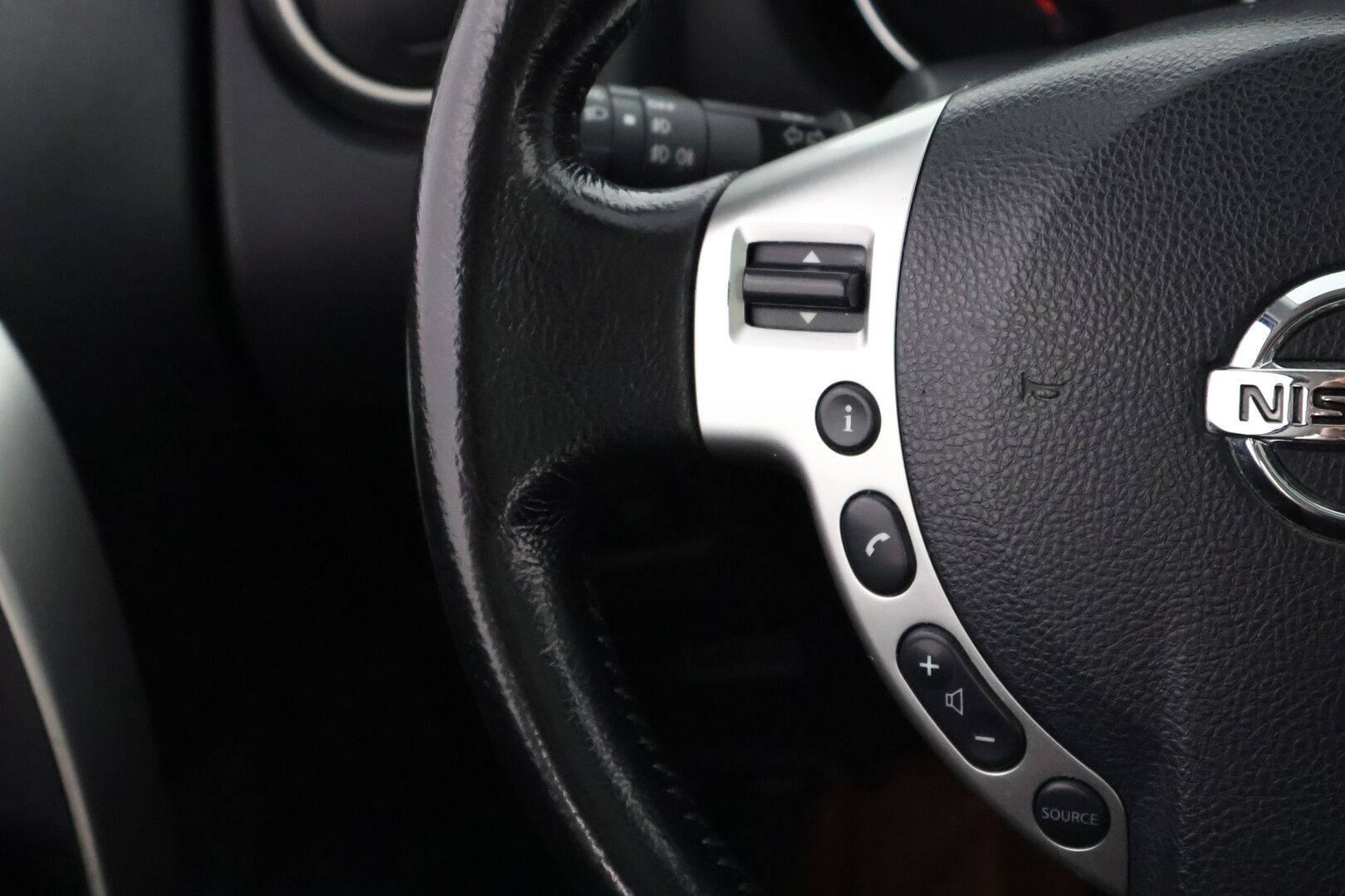 Nissan Qashqai+2 2011 1,6L Stop / Start System Acenta 2WD 5M/T MY11 - 7-Paikkainen / Suomiauto / Vakkari / Lohko & Sisäpistoke / Vetokoukku / Peruutustutka / 2x Fiksut renkaat aluvantein!