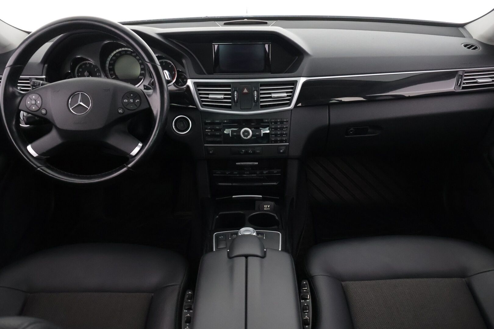 Mercedes-Benz E 2011 250 CDI BE A Premium Business *Vakionopeudensäädin / Ambiet / Puolinahka / Led* - *Tyylikäs / Näyttävä / Edullinen*
