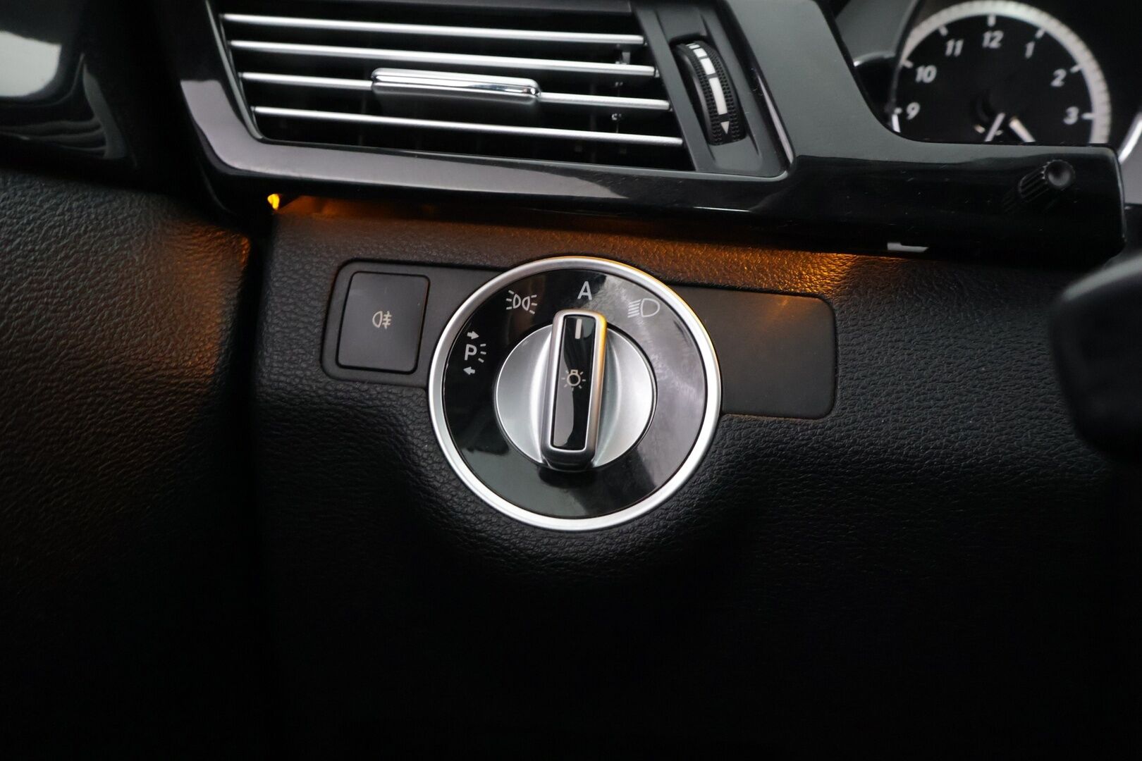 Mercedes-Benz E 2011 250 CDI BE A Premium Business *Vakionopeudensäädin / Ambiet / Puolinahka / Led* - *Tyylikäs / Näyttävä / Edullinen*