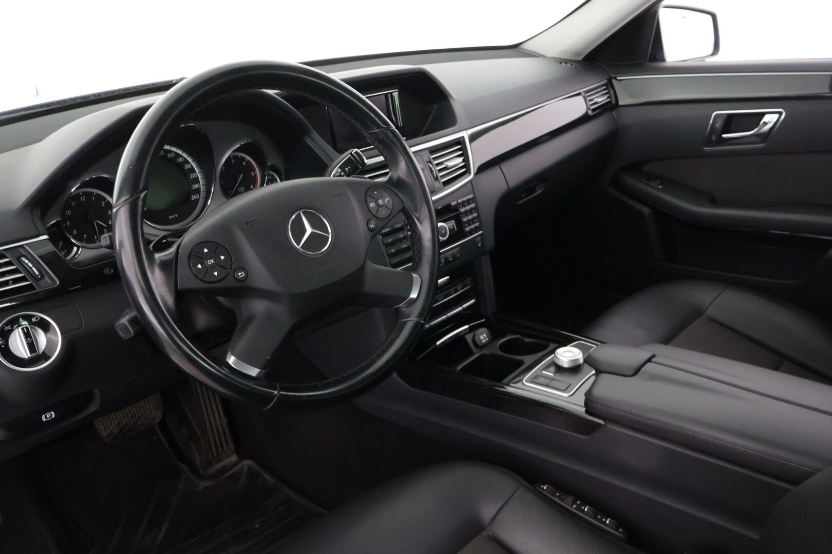 Mercedes-Benz E 2011 250 CDI BE A Premium Business *Vakionopeudensäädin / Ambiet / Puolinahka / Led* - *Tyylikäs / Näyttävä / Edullinen*