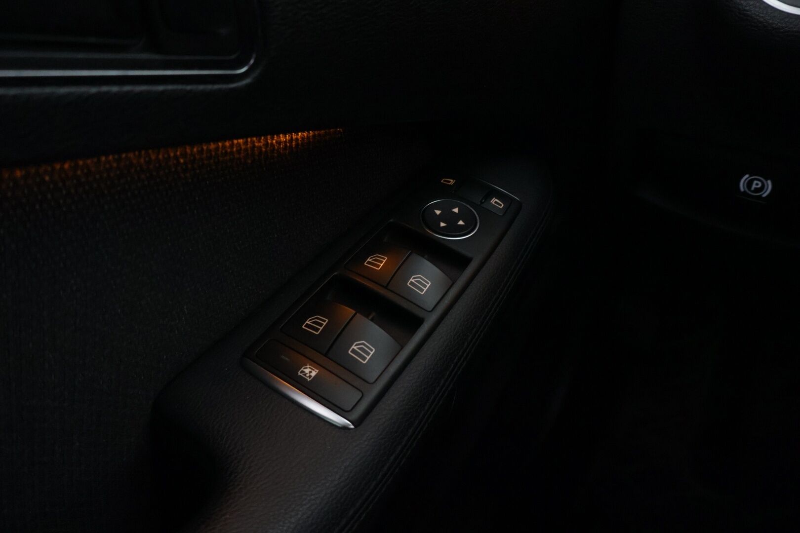 Mercedes-Benz E 2011 250 CDI BE A Premium Business *Vakionopeudensäädin / Ambiet / Puolinahka / Led* - *Tyylikäs / Näyttävä / Edullinen*