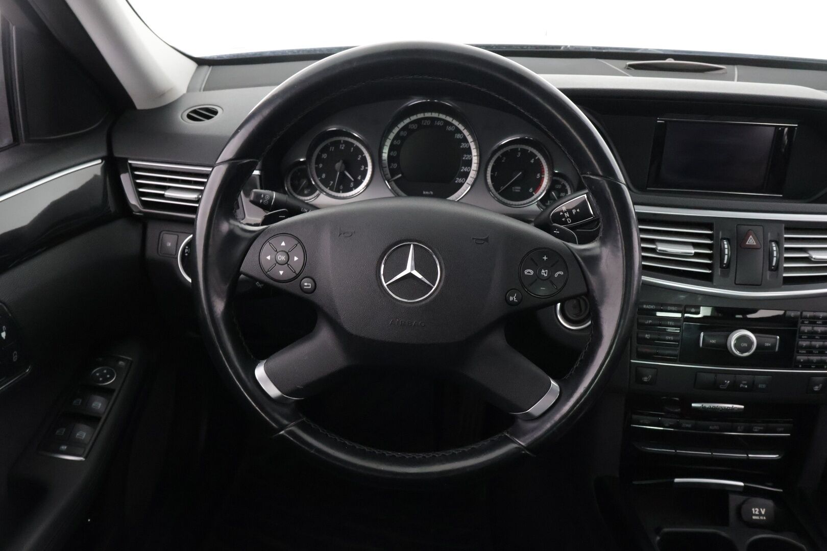 Mercedes-Benz E 2011 250 CDI BE A Premium Business *Vakionopeudensäädin / Ambiet / Puolinahka / Led* - *Tyylikäs / Näyttävä / Edullinen*