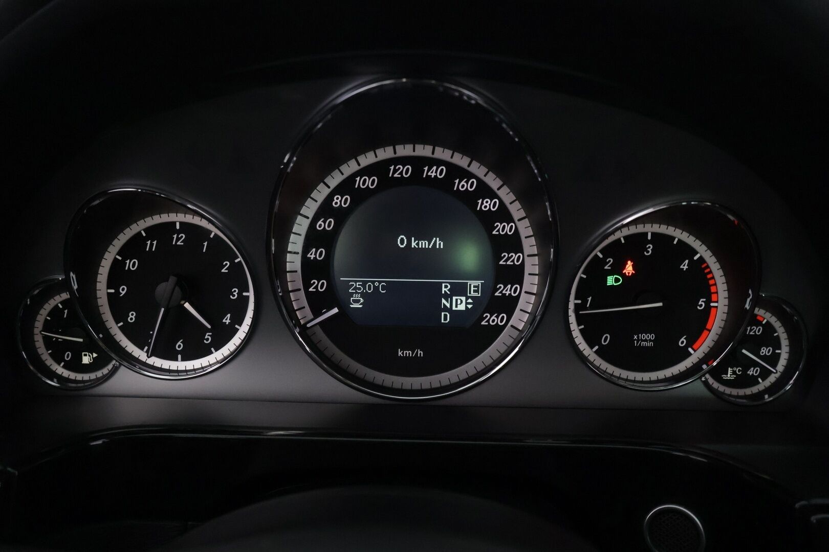Mercedes-Benz E 2011 250 CDI BE A Premium Business *Vakionopeudensäädin / Ambiet / Puolinahka / Led* - *Tyylikäs / Näyttävä / Edullinen*
